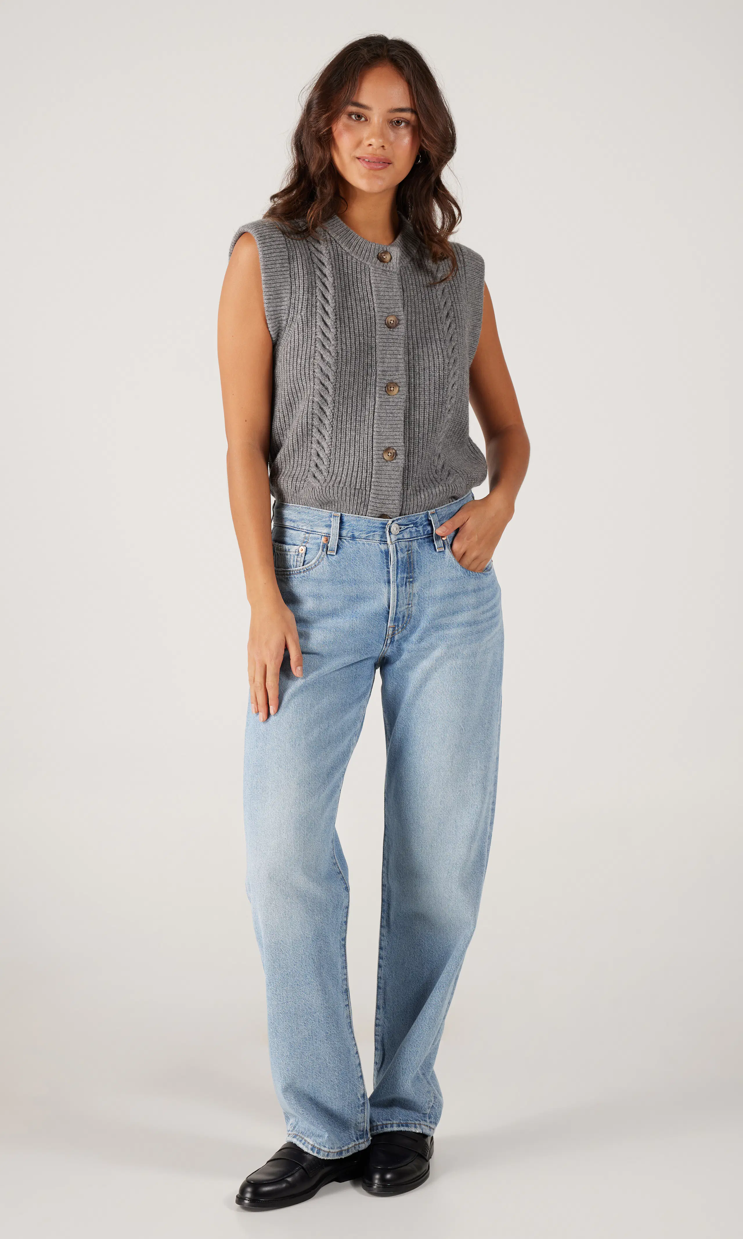 501® '90s Lightweight Blå Jeans. Front 1. Model.