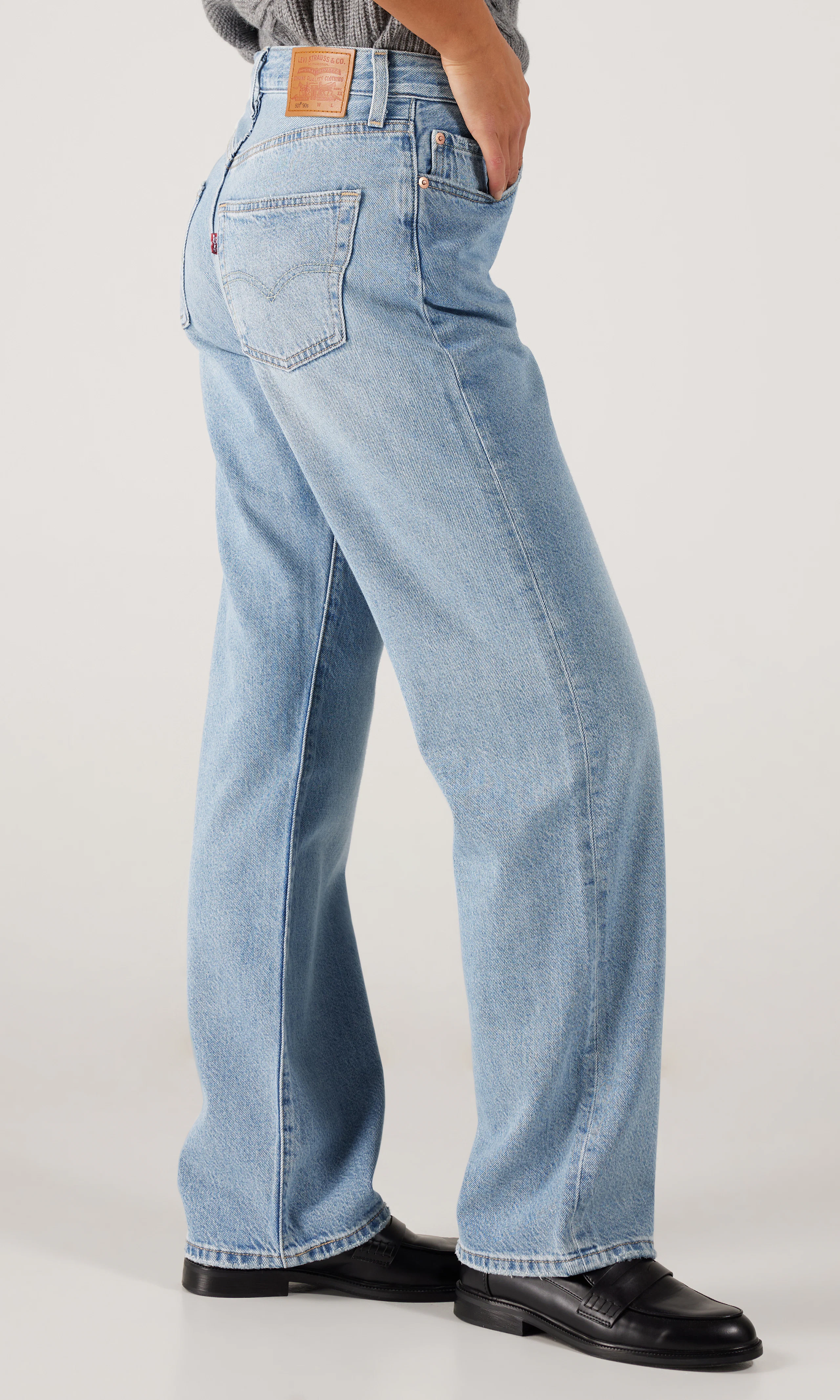 501® '90s Lightweight Blå Jeans. Front 2. Model.