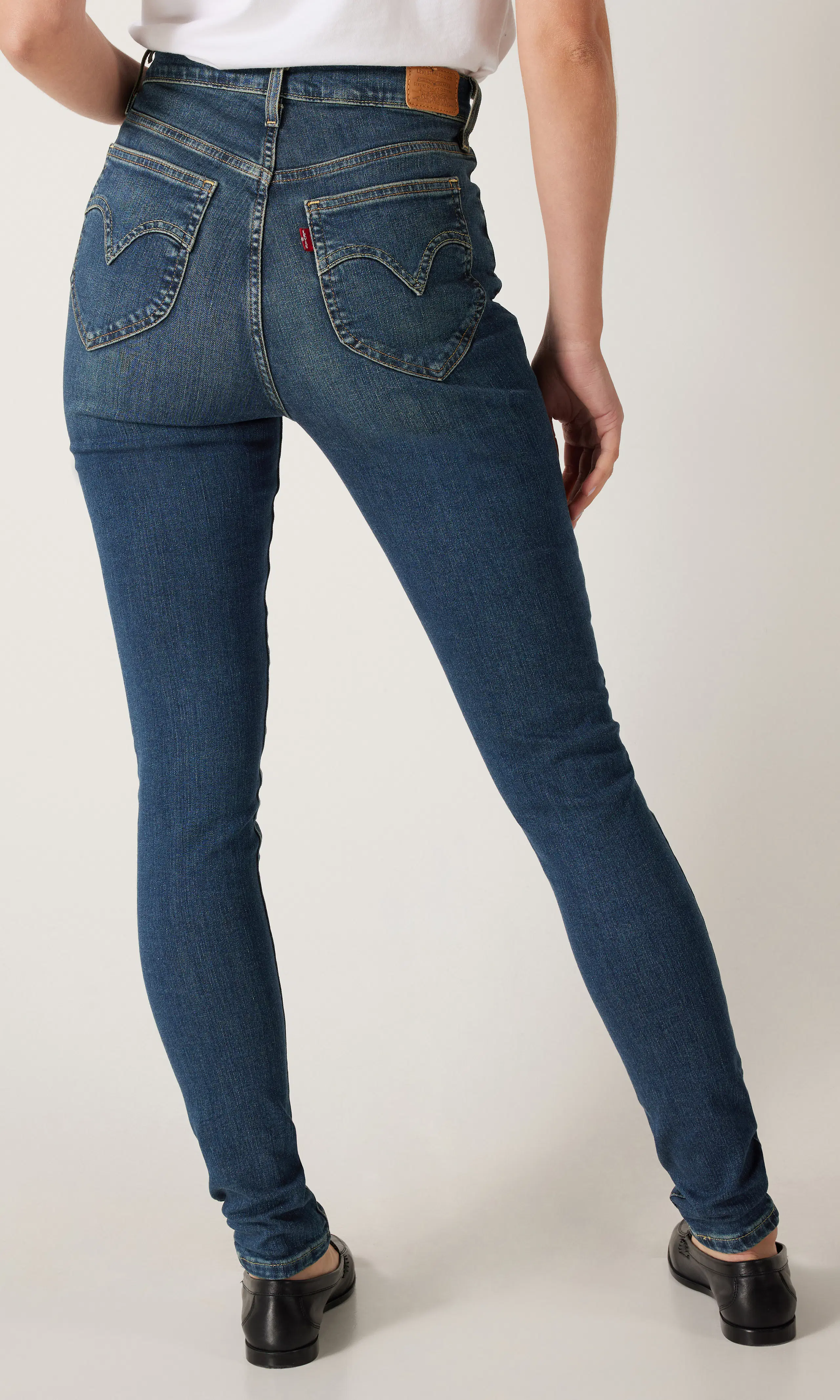Retro High Skinny Mørk Blå Jeans. Back. Model.