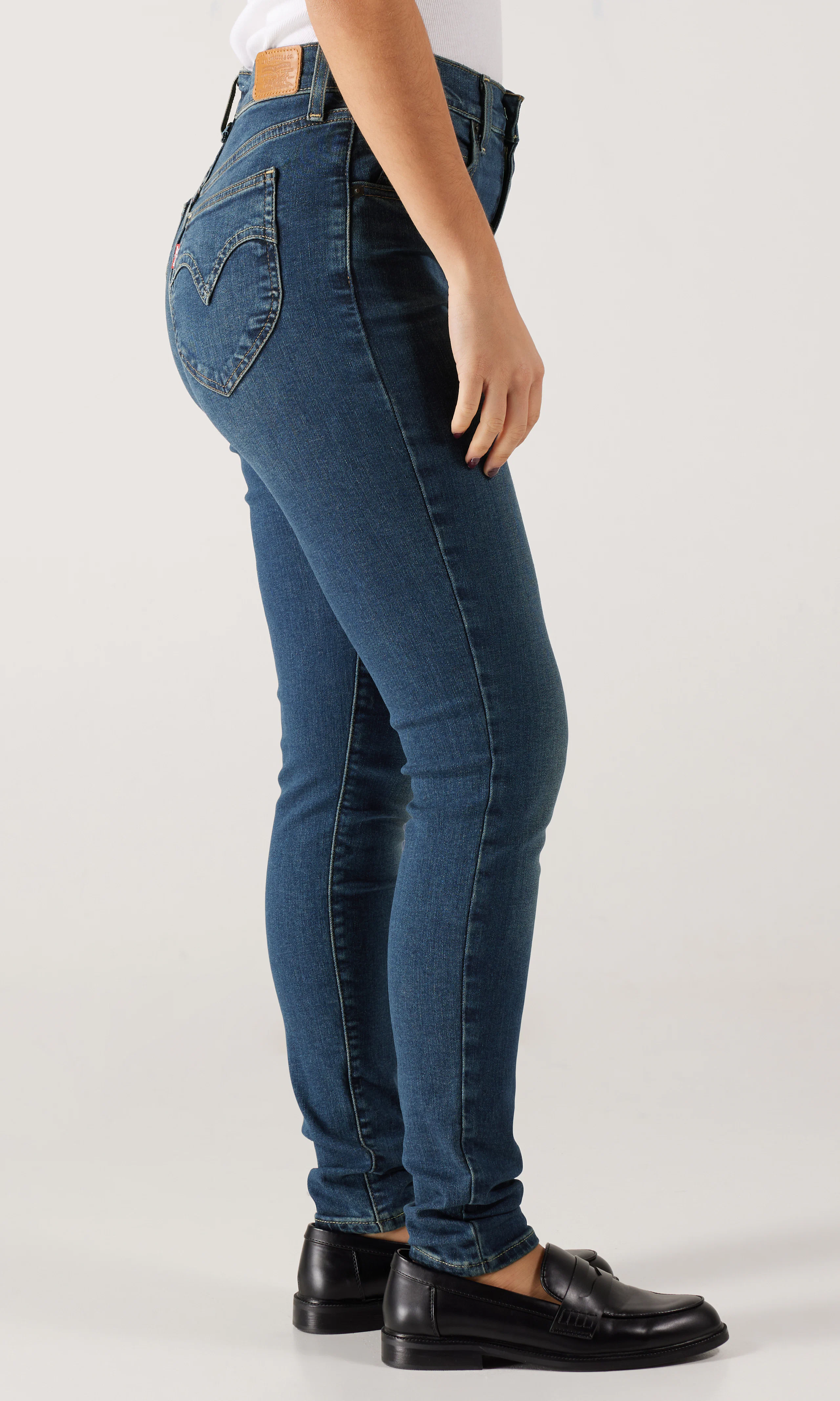 Retro High Skinny Mørk Blå Jeans. Front 2. Model.