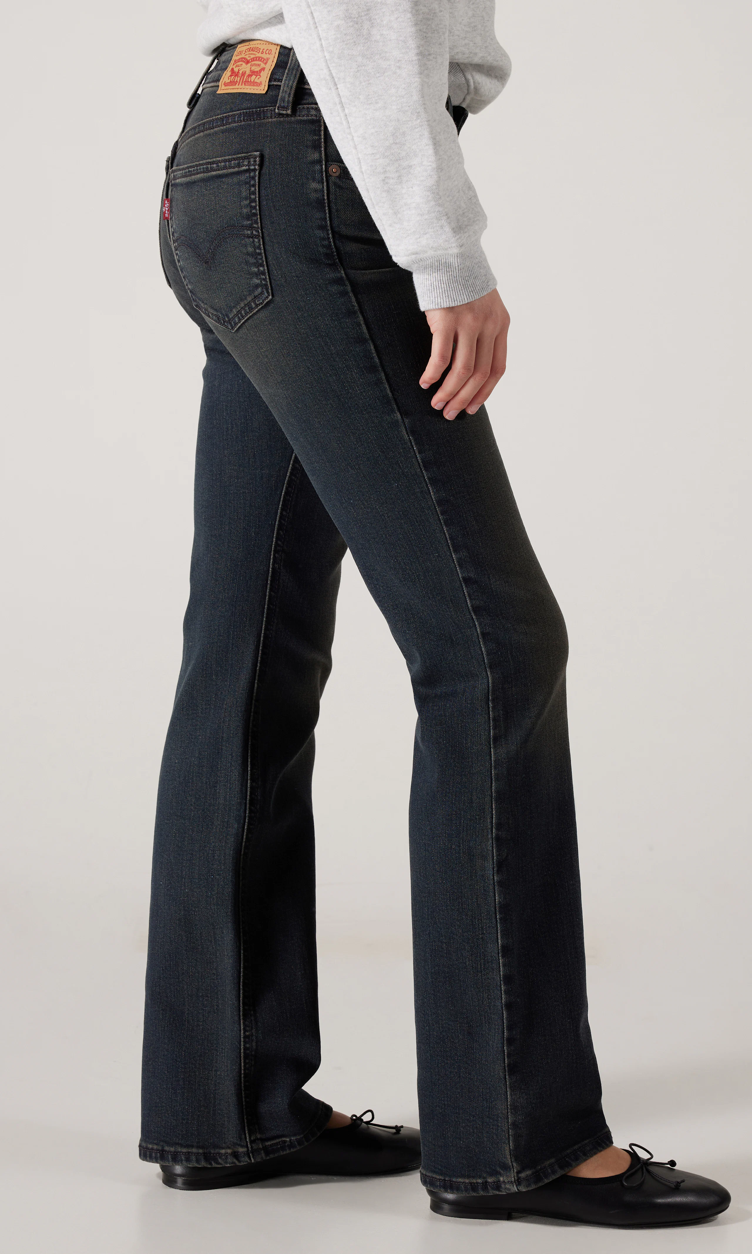 Superlow Boot Svarta Jeans. Front 2. Model.