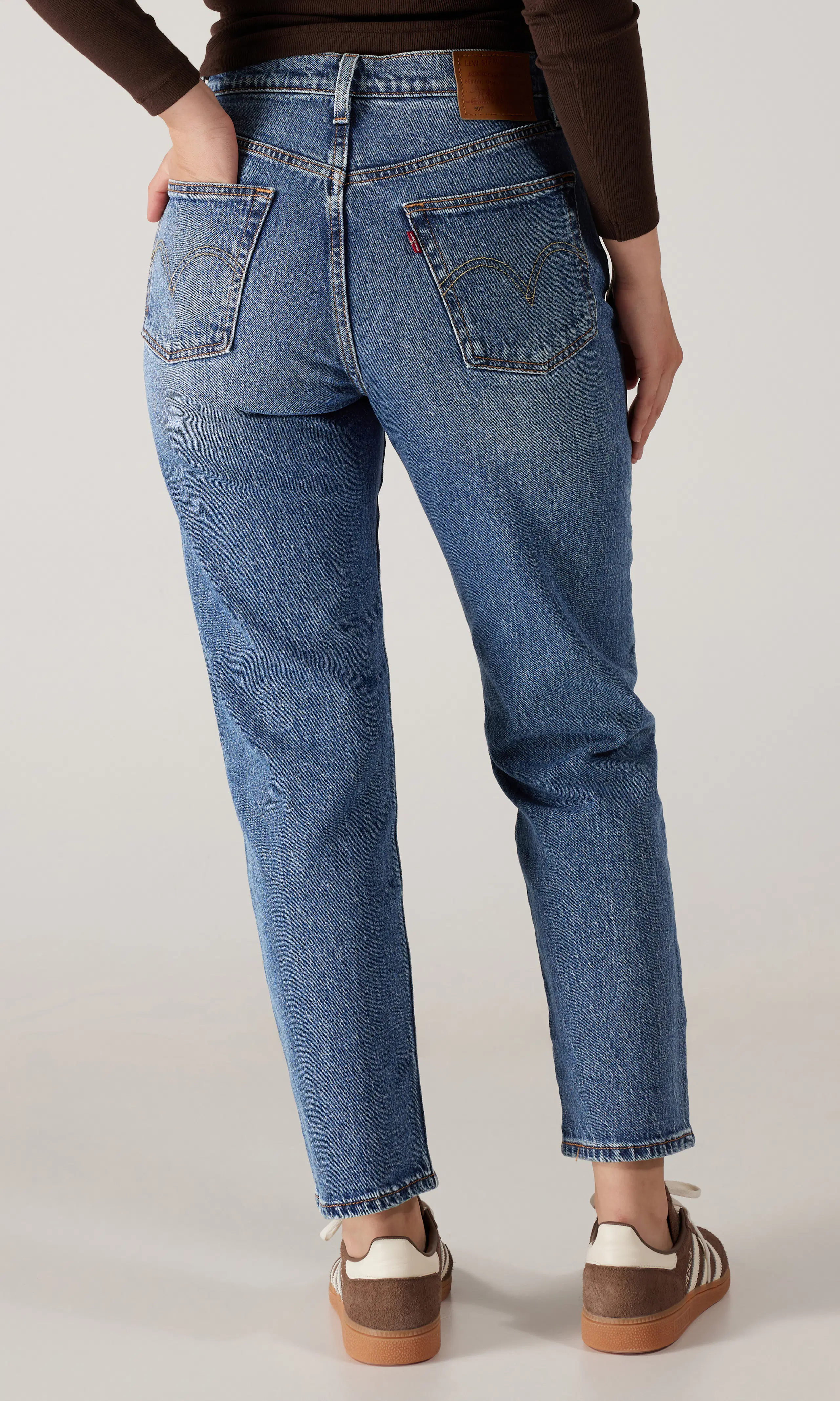 501® Crop Keskisiniset Farkut. Back. Model.