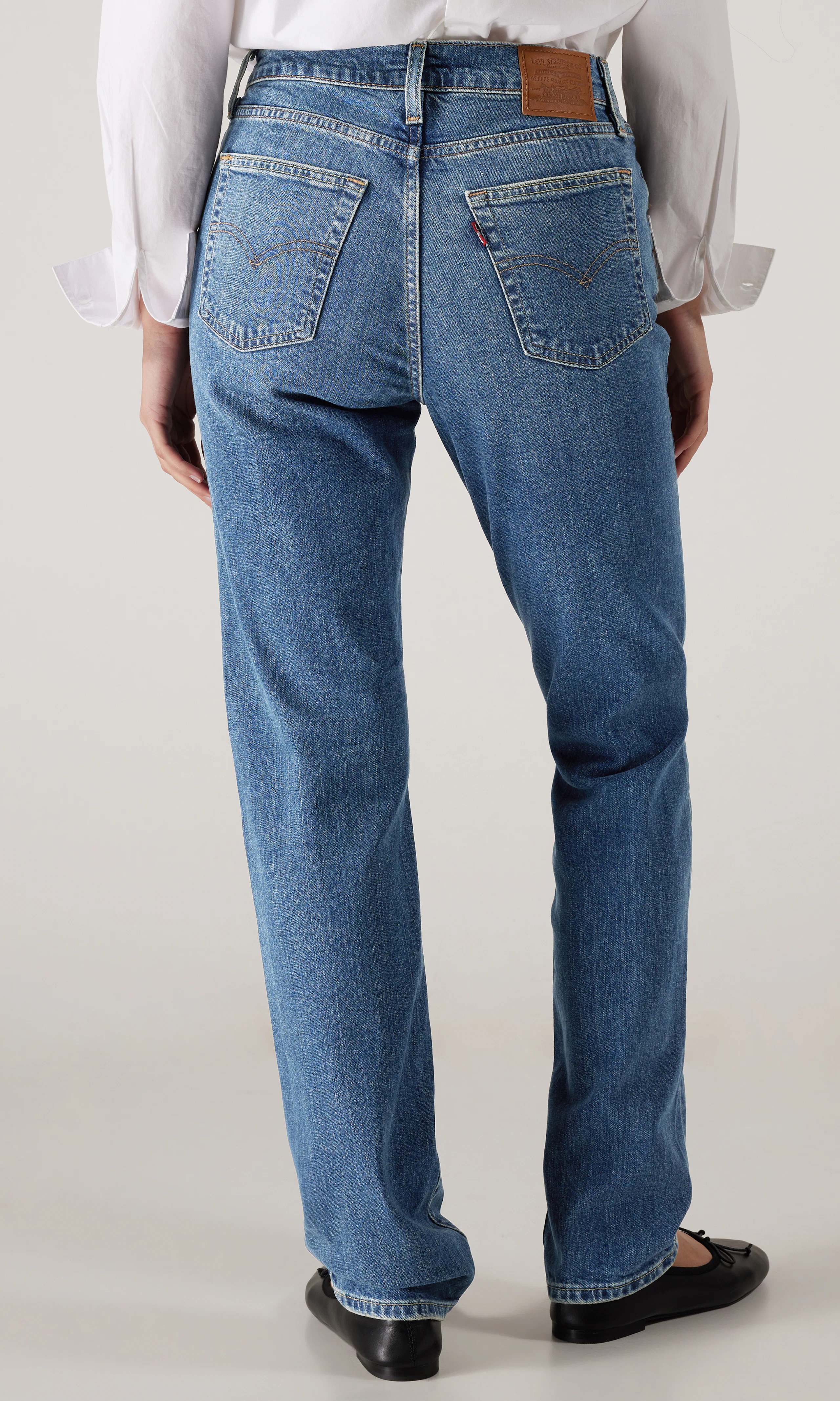 724™ High Rise Straight Medium Blå Jeans. Back. Model.
