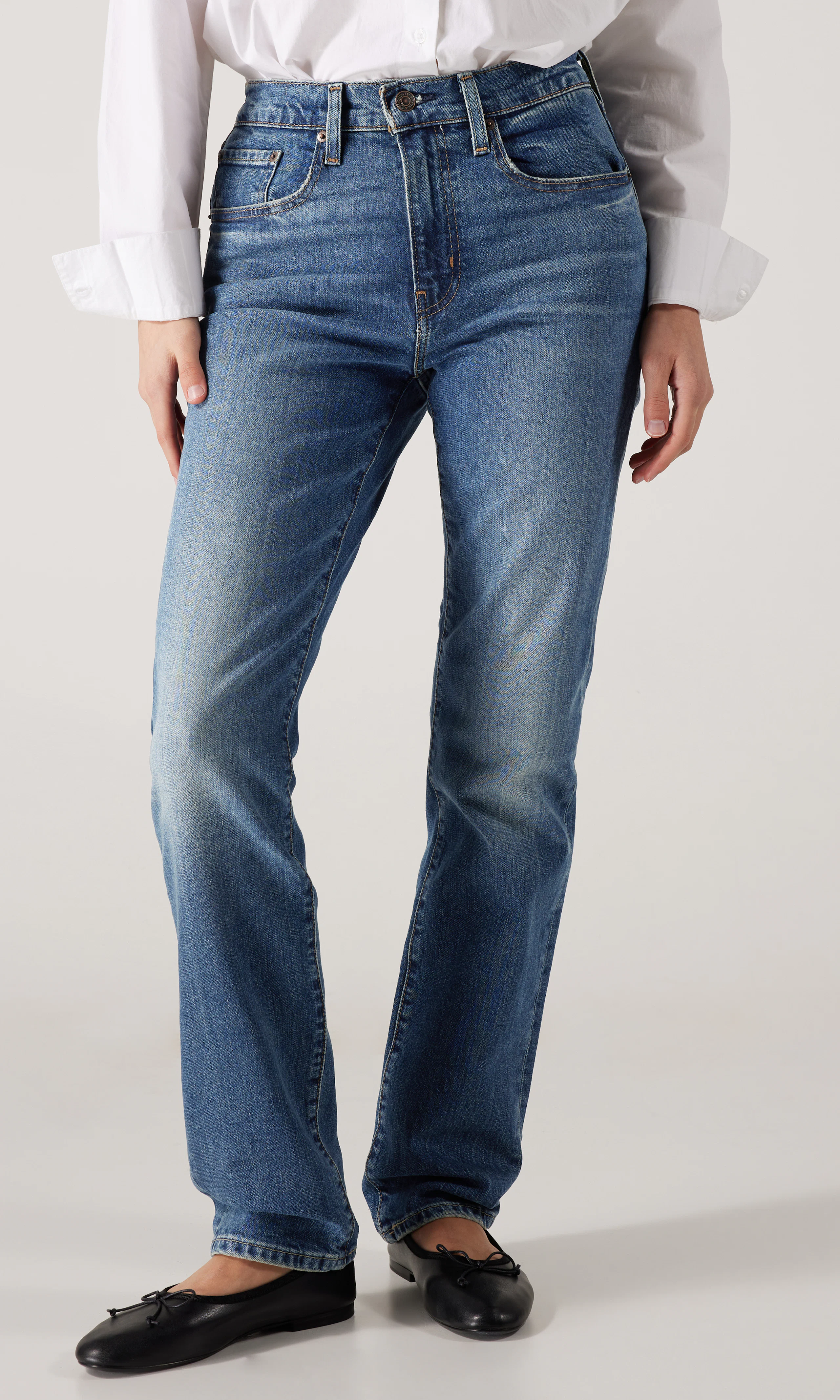 724™ High Rise Straight Medium Blå Jeans. Front. Model.