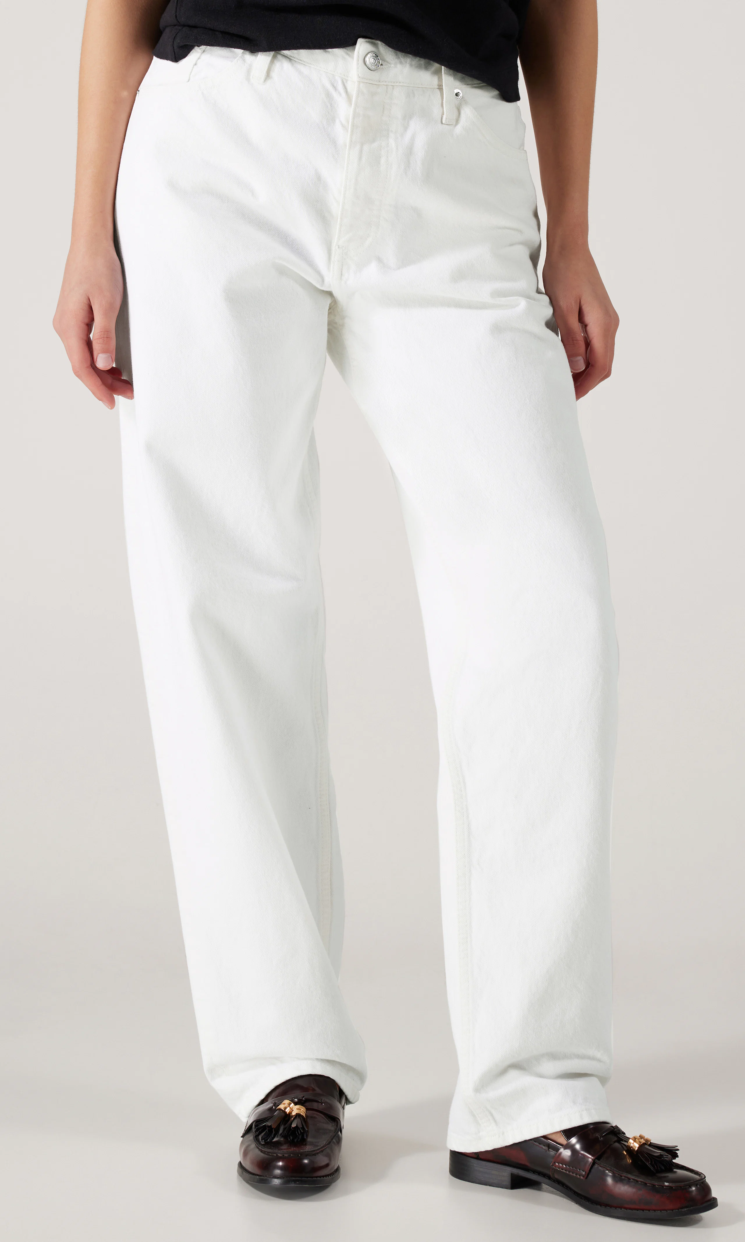 90's Loose Hvit jeans. Front. Model.