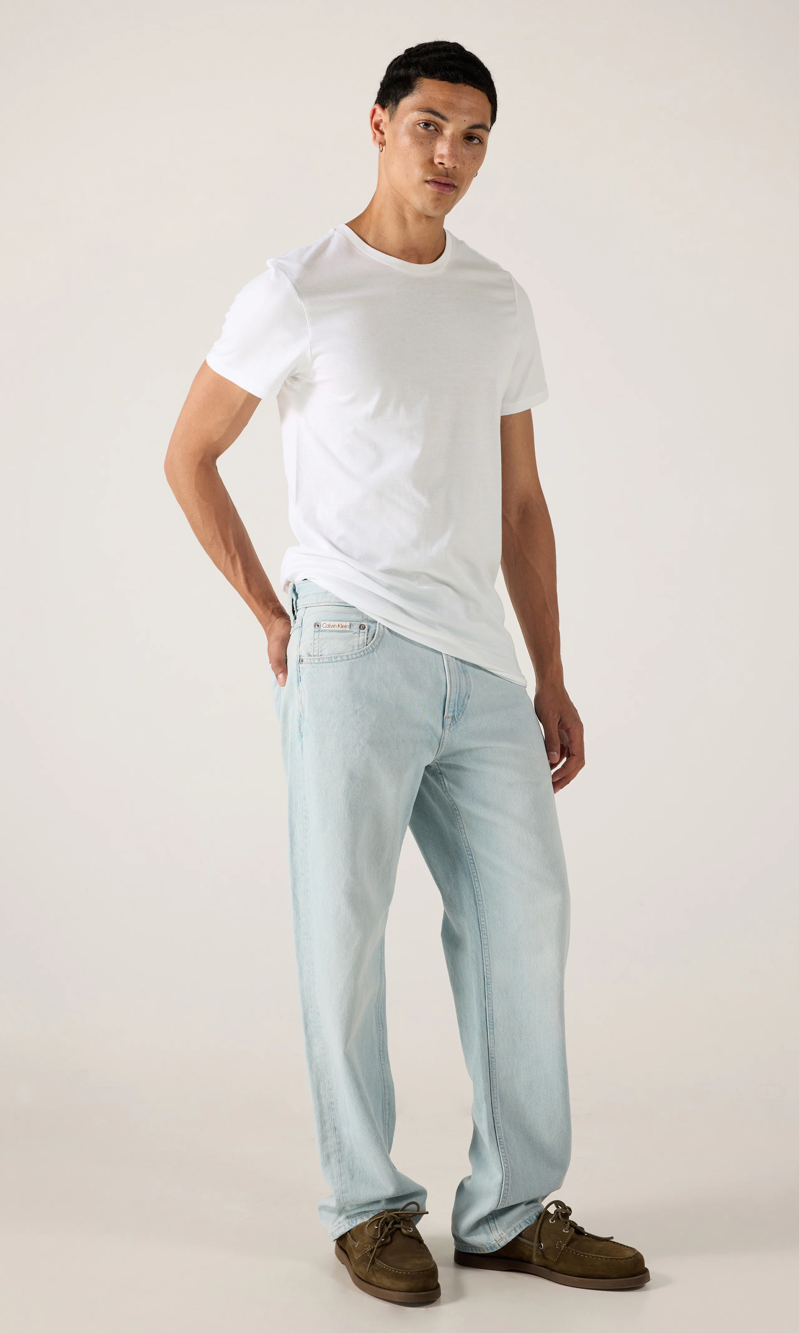 3-Pack Crewneck Vit T-Shirt. Front 1. Model.