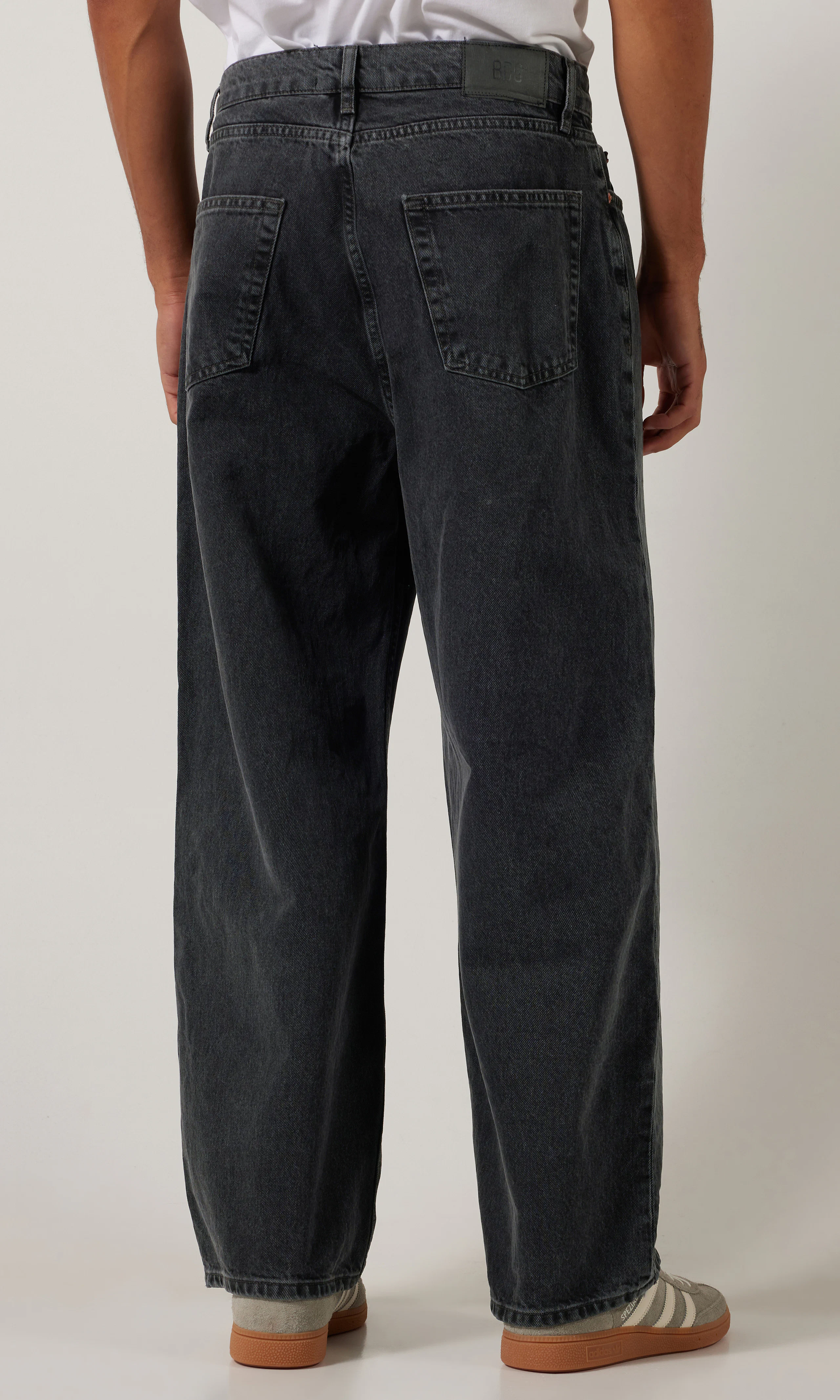 Jack Svarta Jeans. Back. Model.