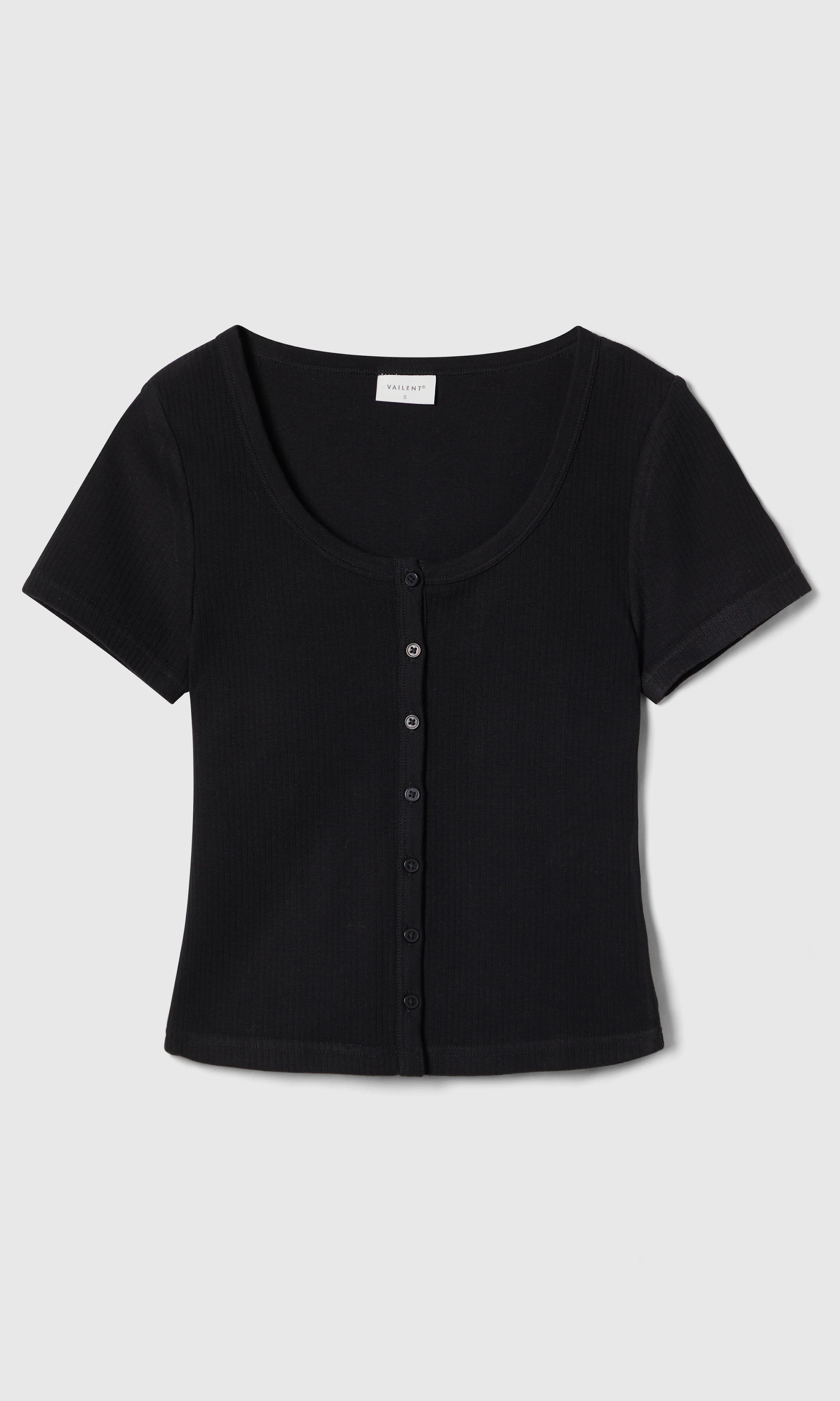 Slim Button T-Skjorte. Front. Flat.