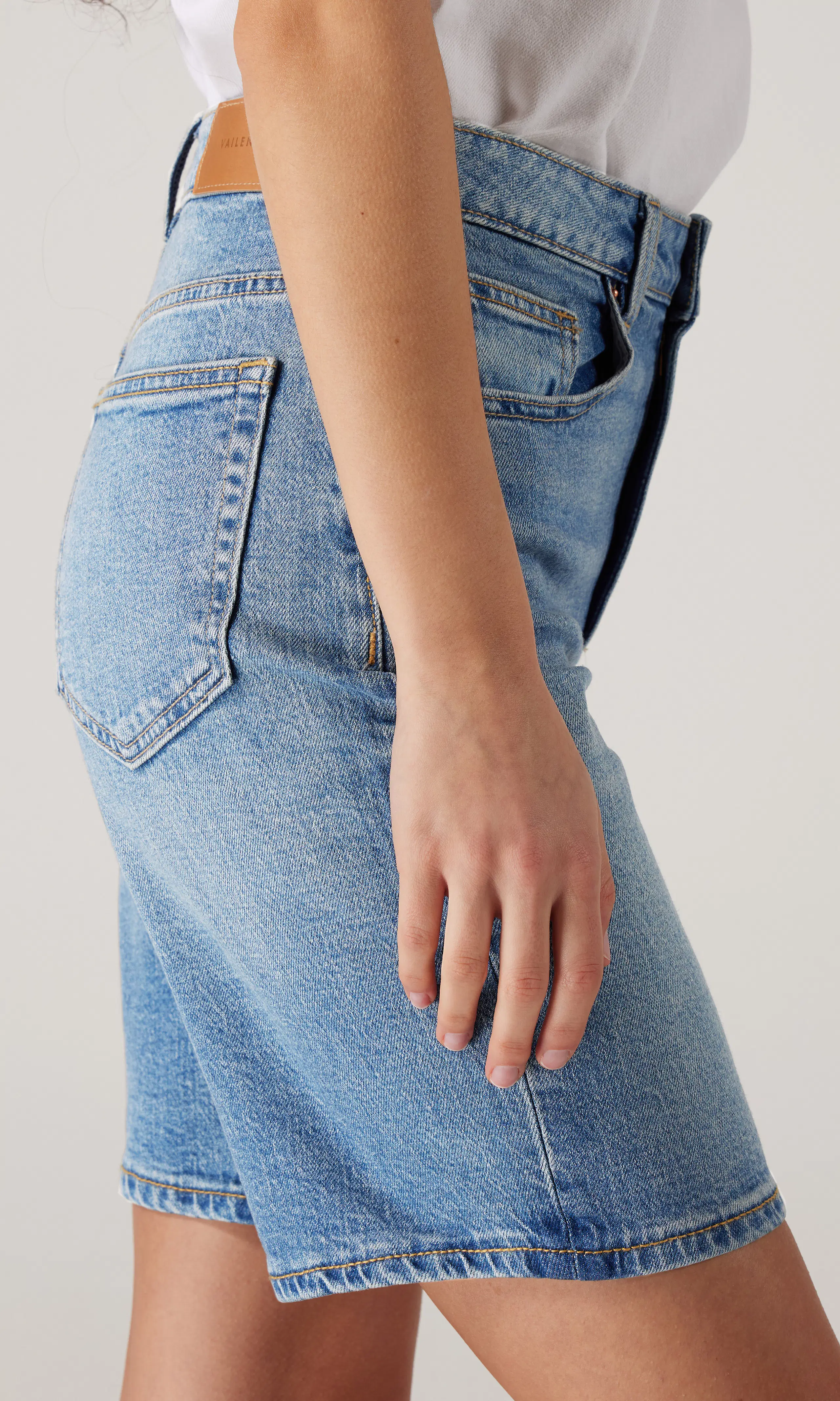 Straight Shorts. Front 2. Model.