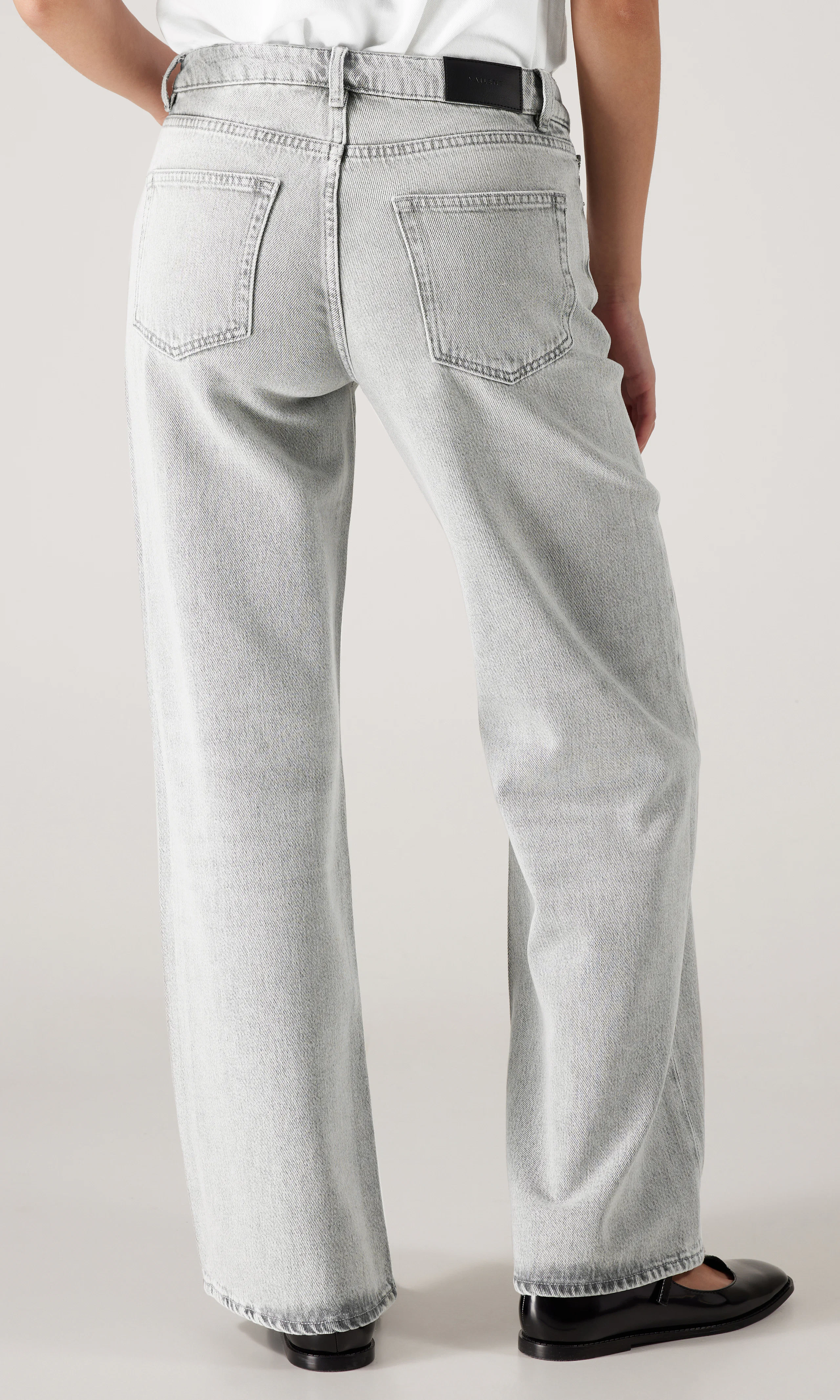 Wide Jeans. Back. Model.