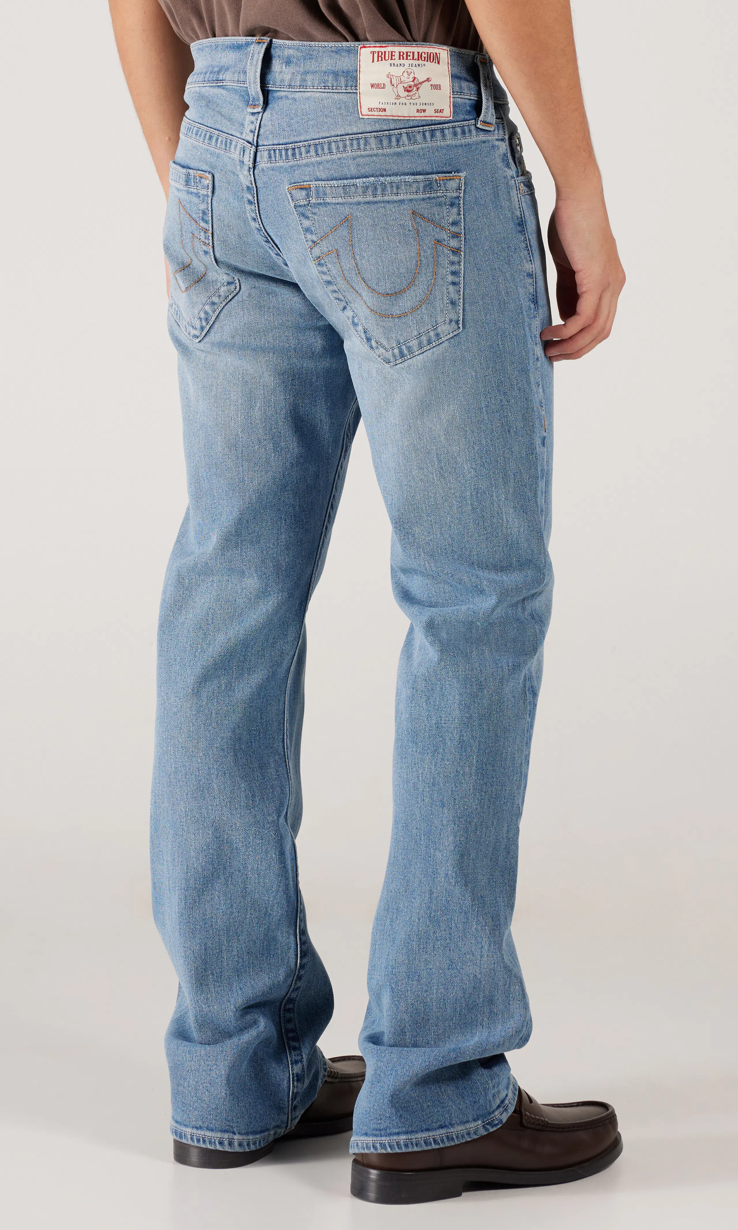 Billy No Flap Medium Blå Jeans. Front. Model.