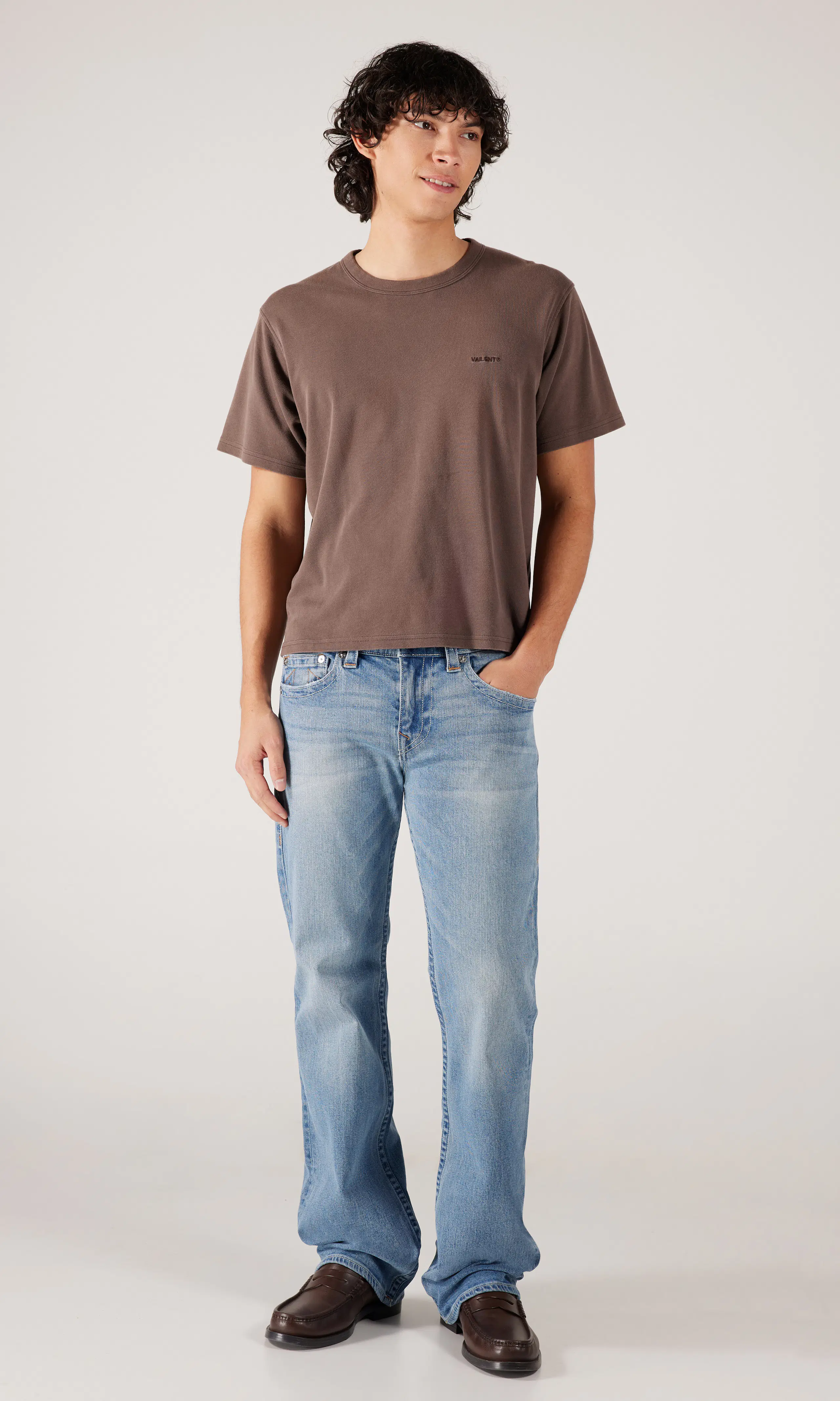 Billy No Flap Medium Blå Jeans. Front 1. Model.