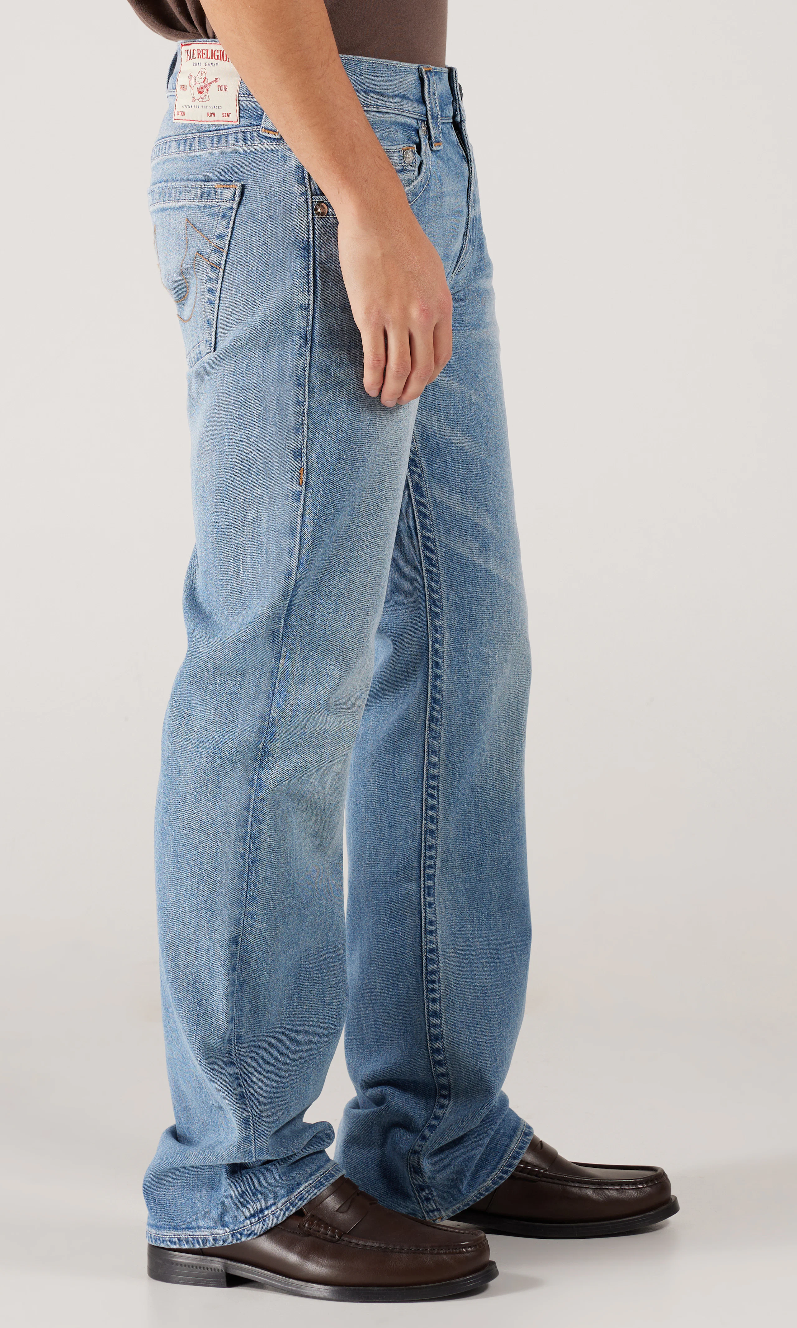 Billy No Flap Medium Blå Jeans. Front 2. Model.