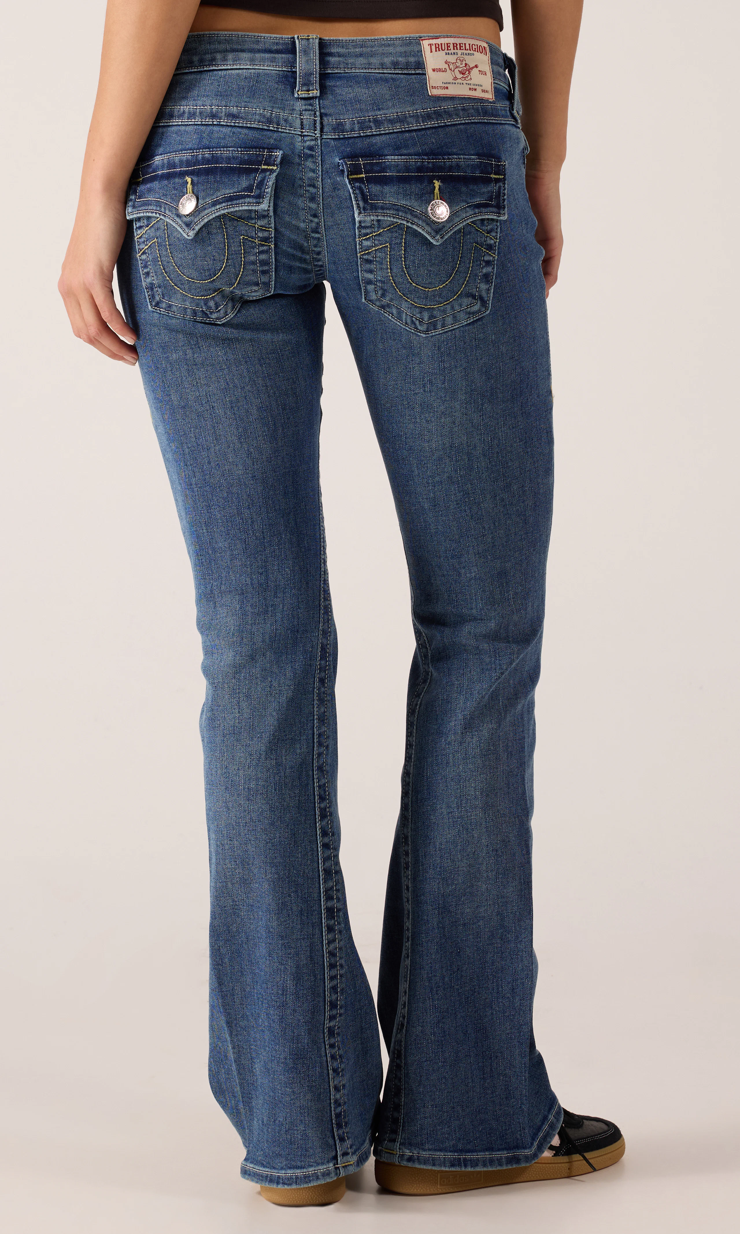 Joey Low Rise Flare Mørk Blå Jeans. Back. Model.