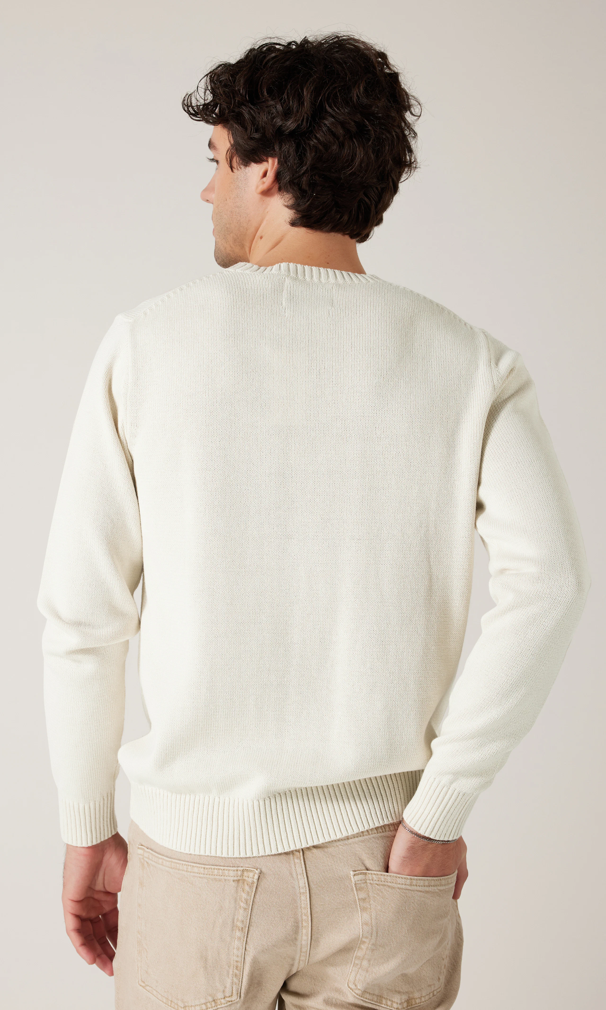 Ninety Neule. Back. Model.
