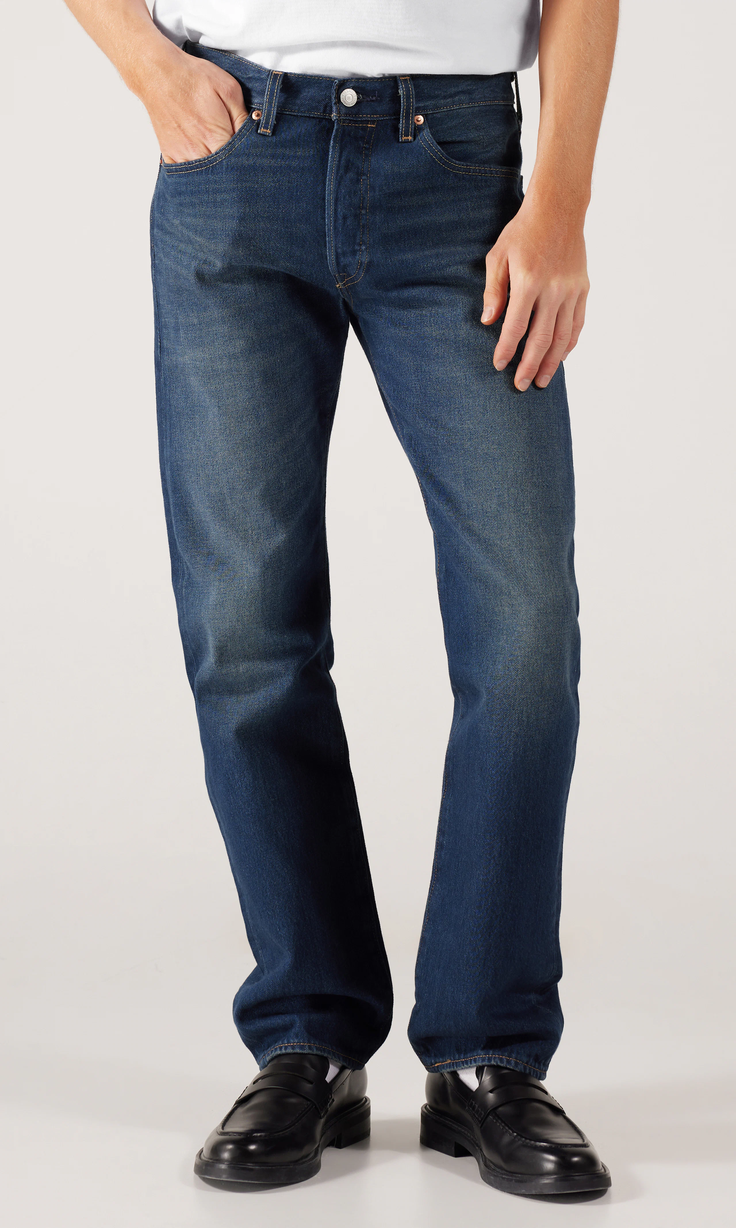 501® Original Mørk Blå Jeans. Front. Model.