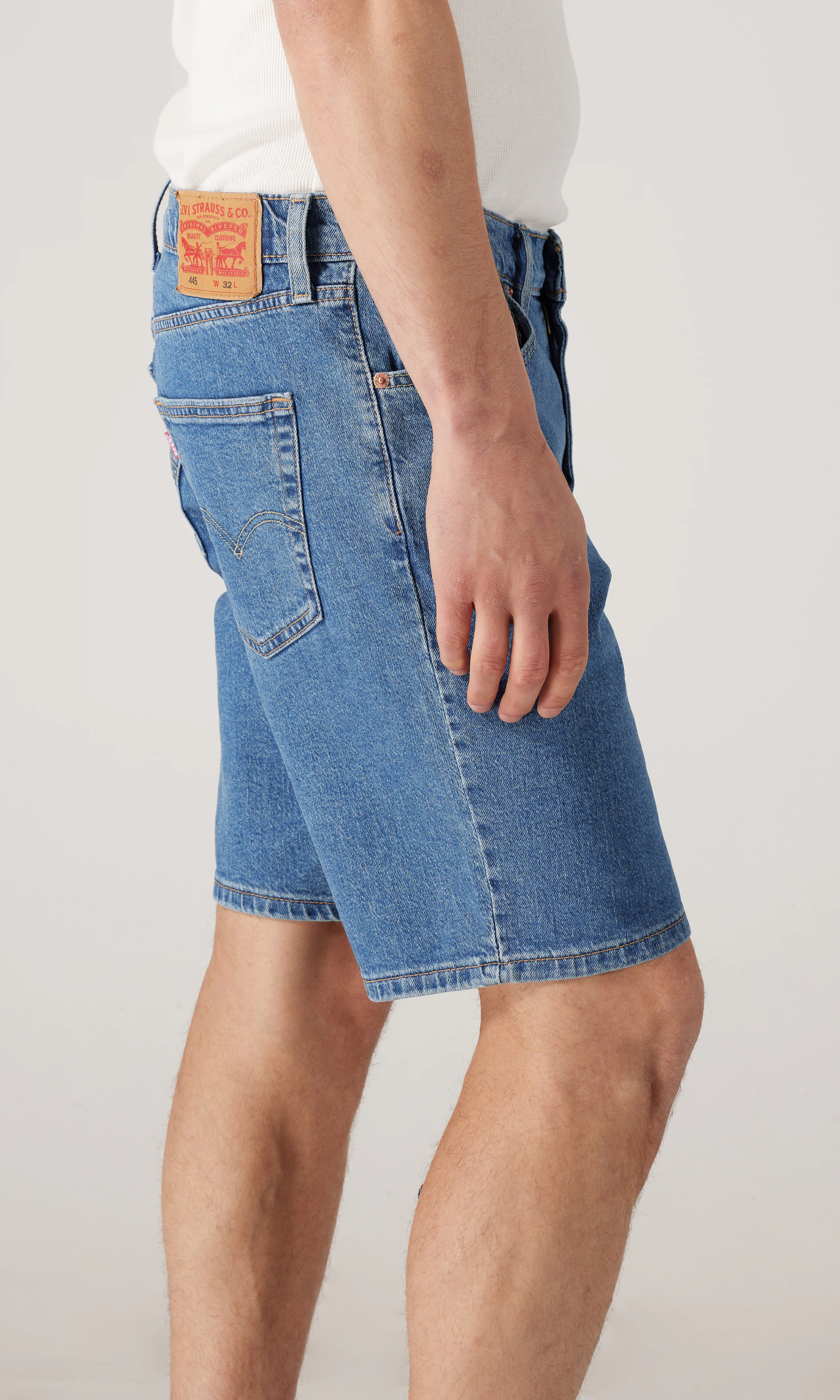445™ Athletic Medium Blå Shorts. Front 2. Model.