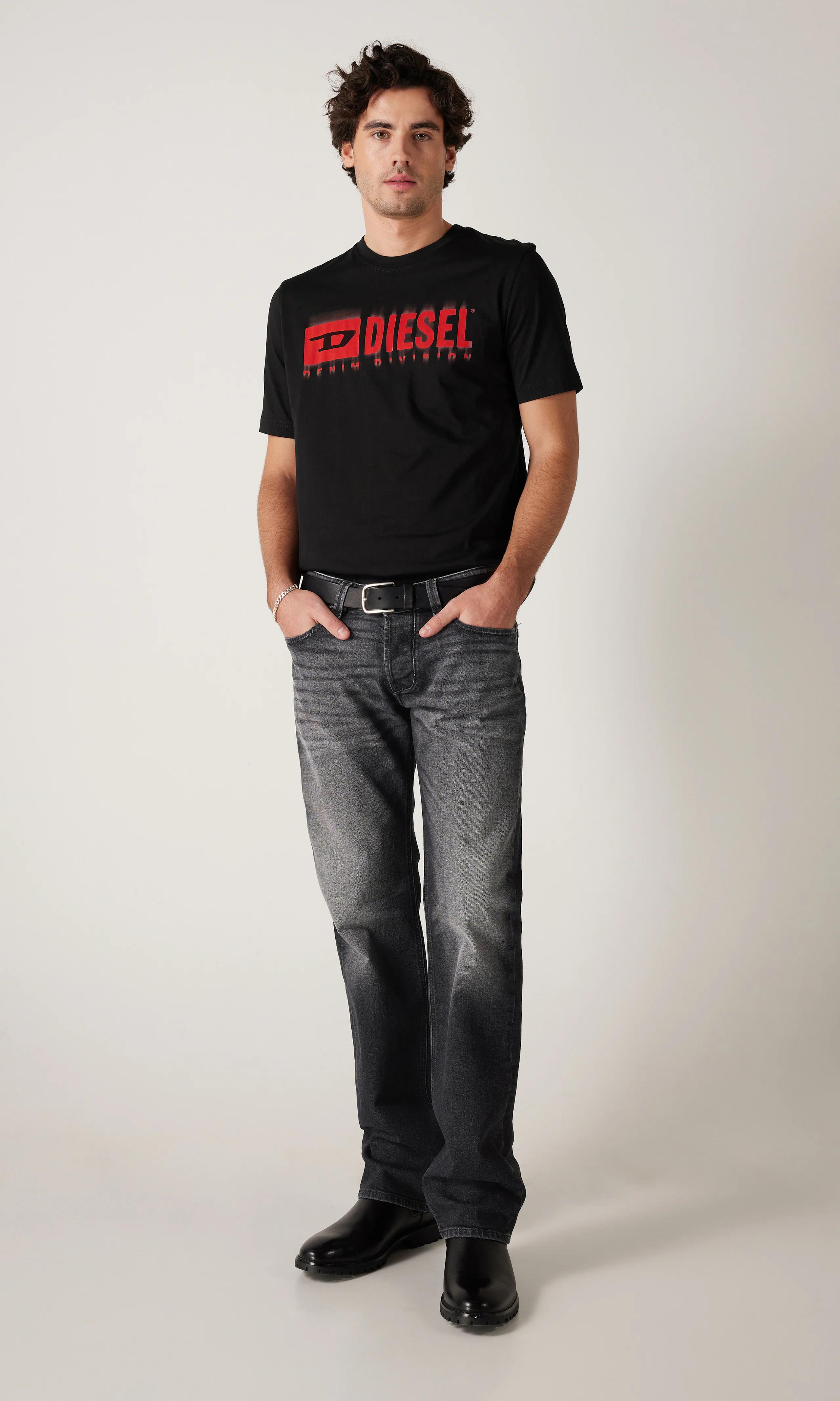 1985 Larkee Mørk Grå Straight Jeans. Front. Model.