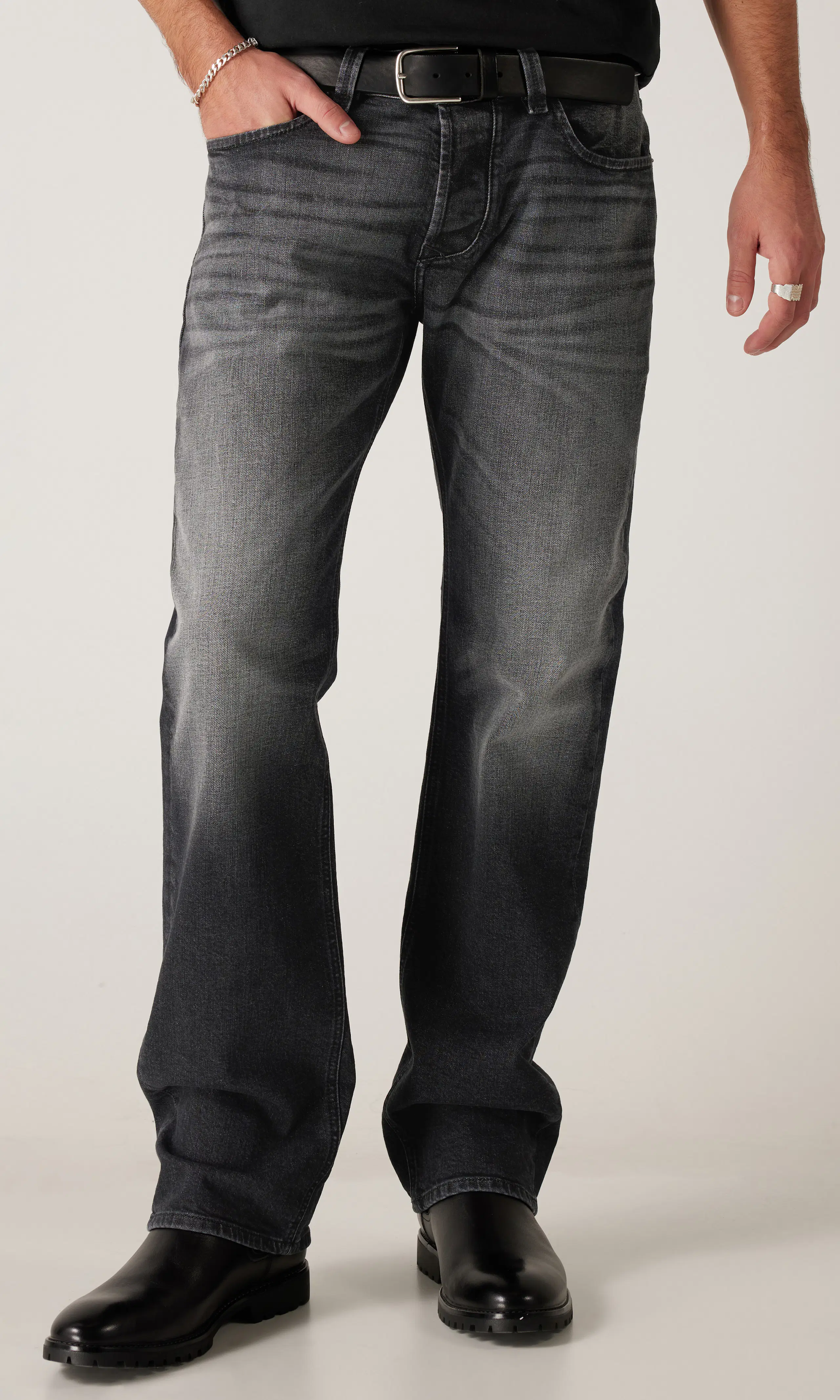 1985 Larkee Mørk Grå Straight Jeans. Front 1. Model.