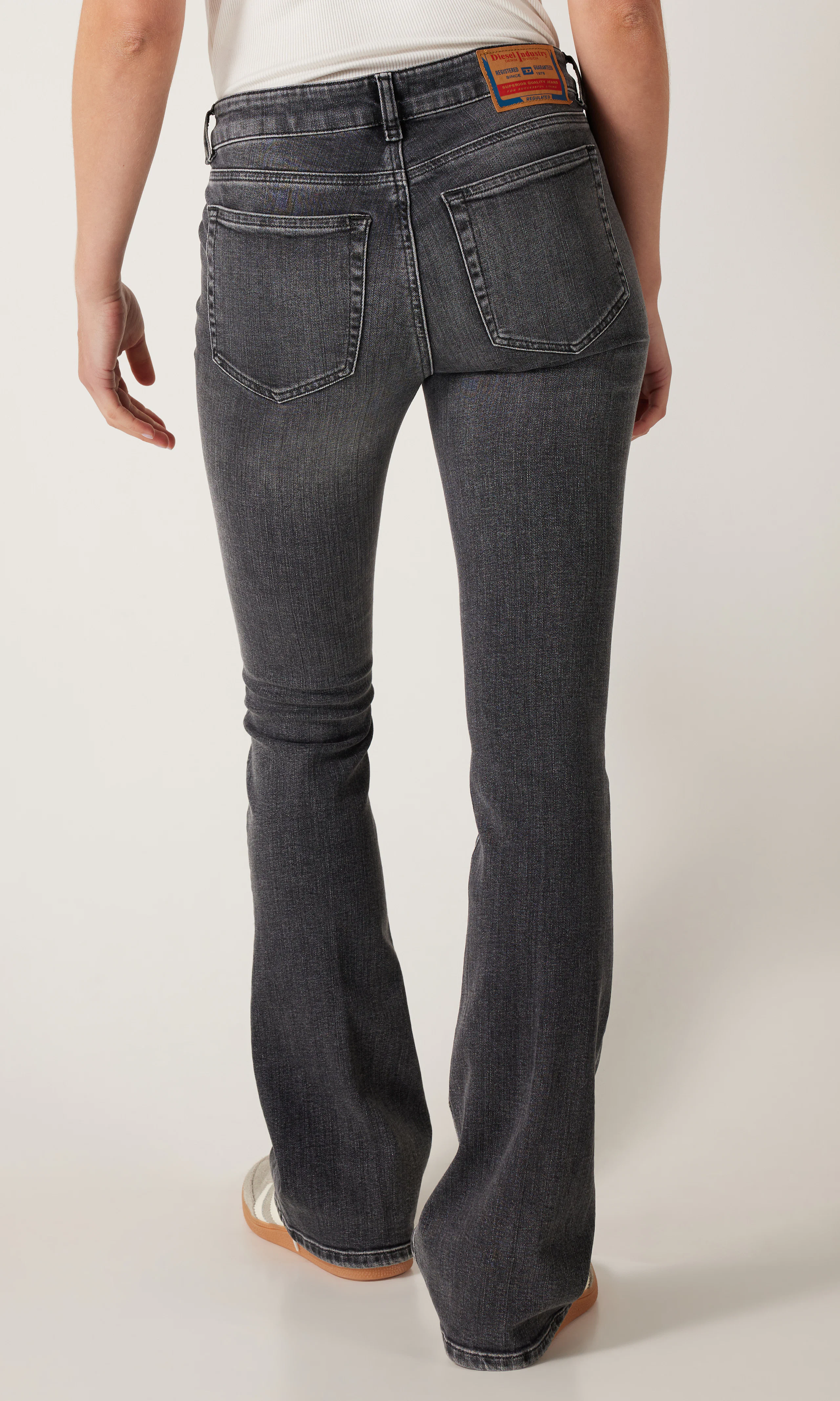 1969 D-Ebbey Svart Jeans. Back. Model.