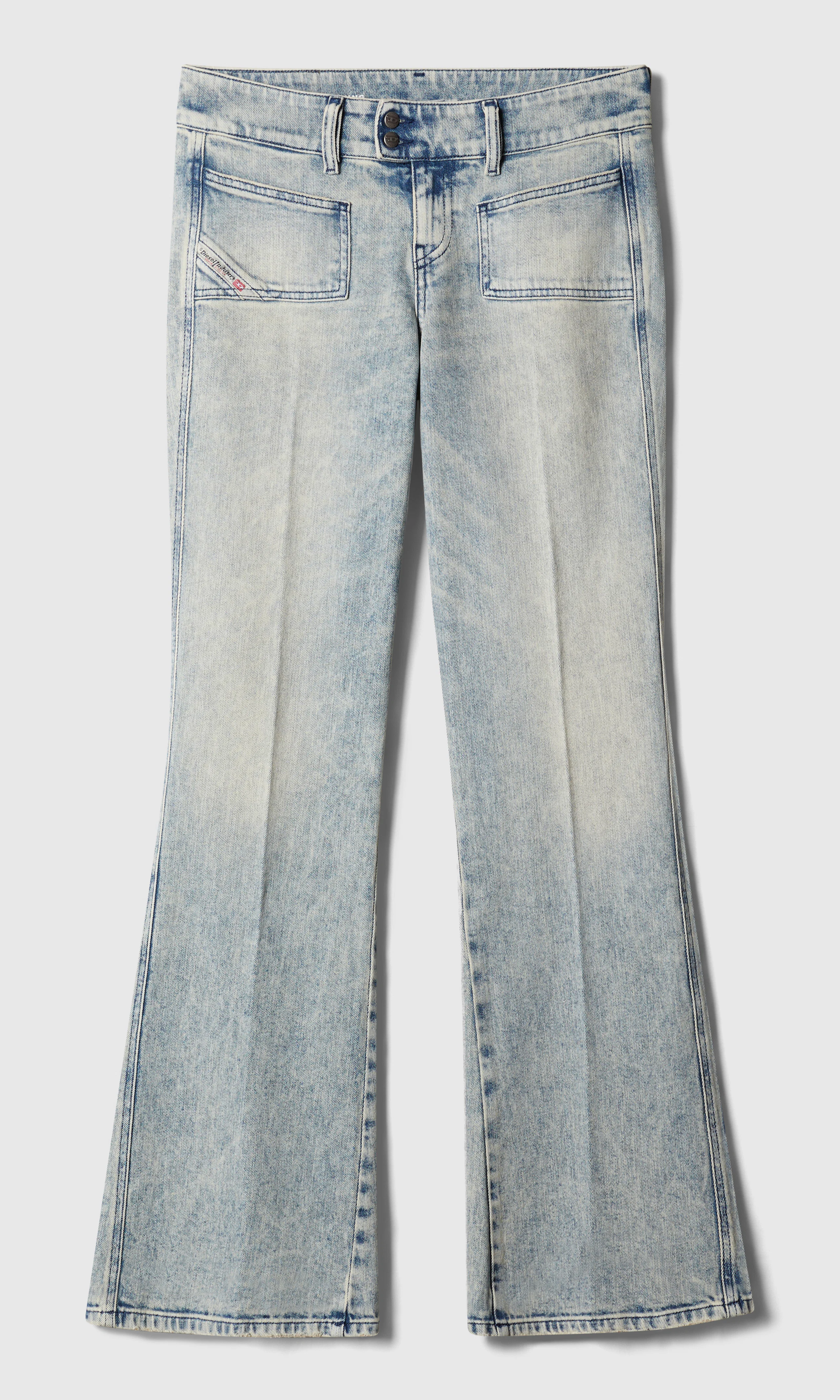 D-Hush Lys Blå Jeans. Front. Flat.
