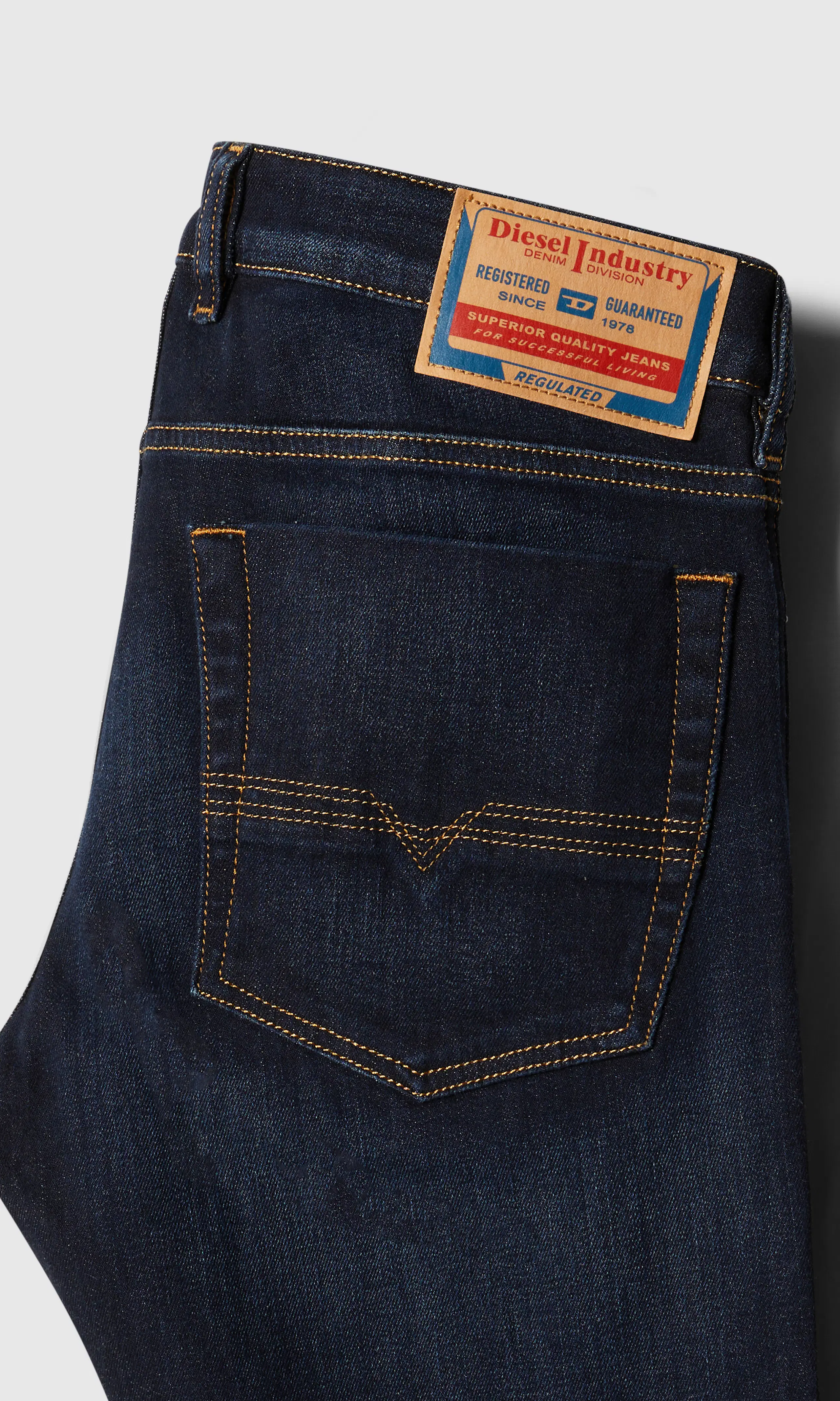 Zatiny Mörkblå Jeans. Detail 1. Flat.