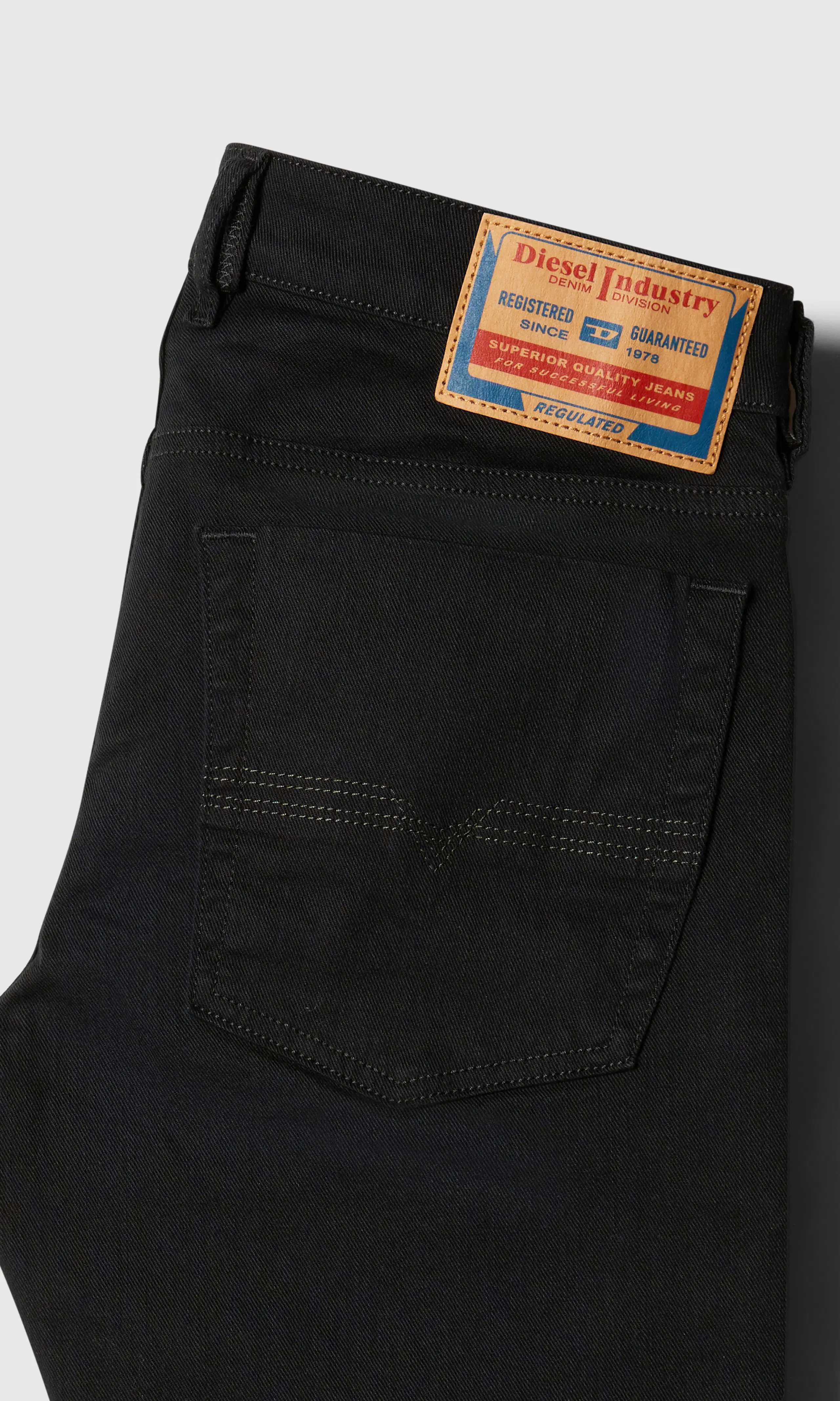 Zatiny Svarta Jeans. Detail 1. Flat.