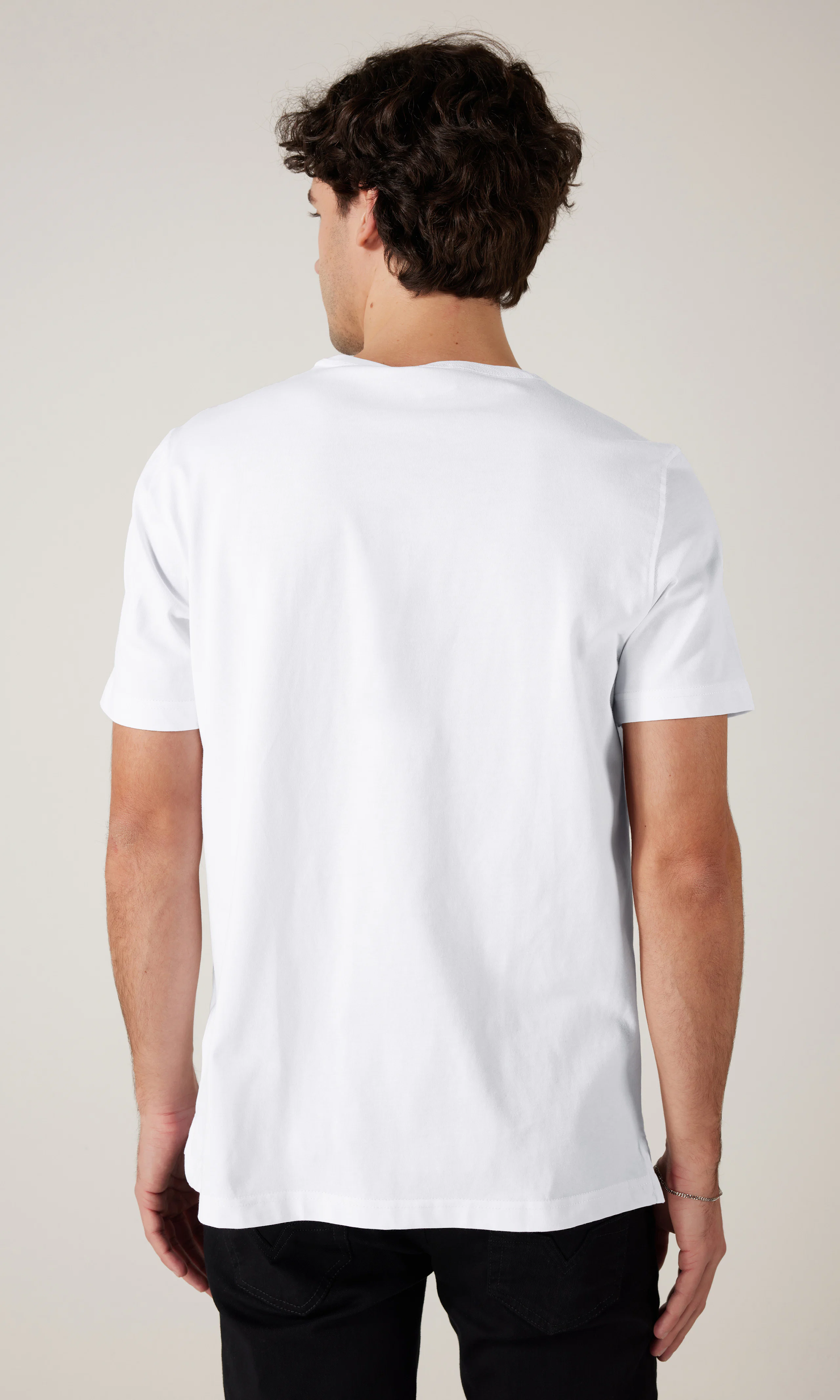 T-Adjust-OD Vit T-shirt. Back. Model.
