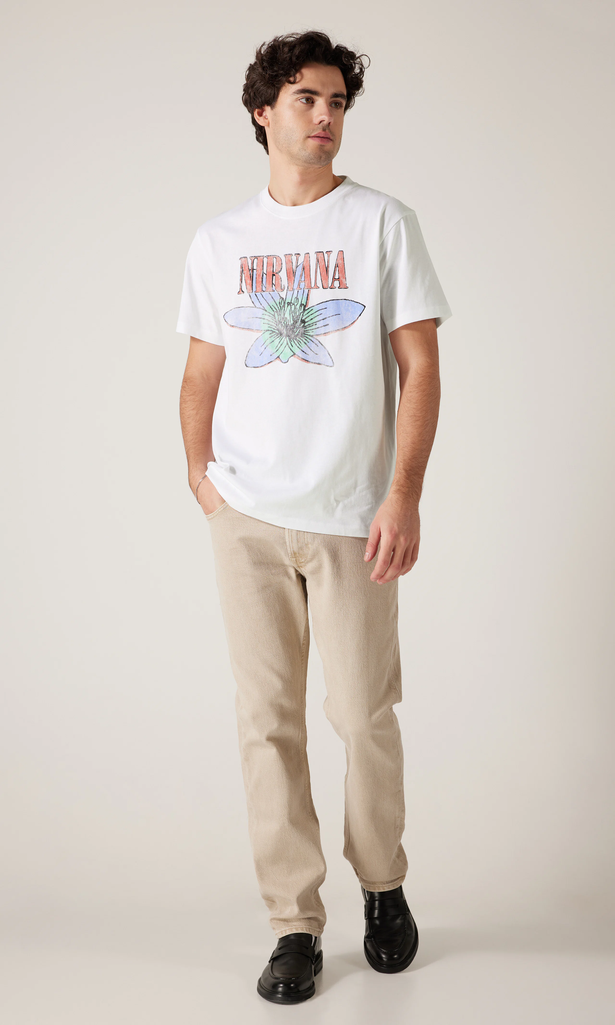 Nirvana T-Skjorte. Front 1. Model.