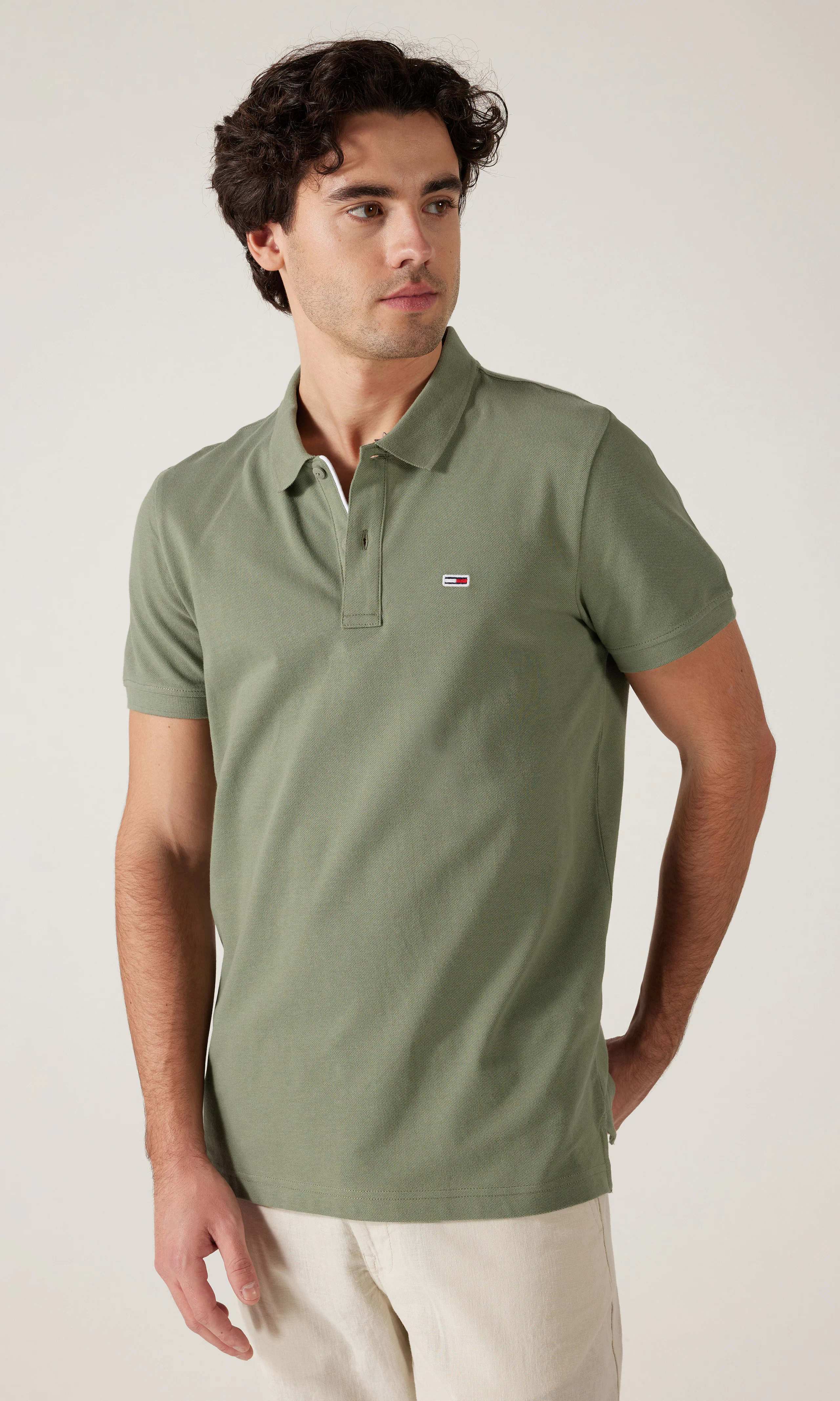 Slim Placket Polo Pikeepaita. Front. Model.