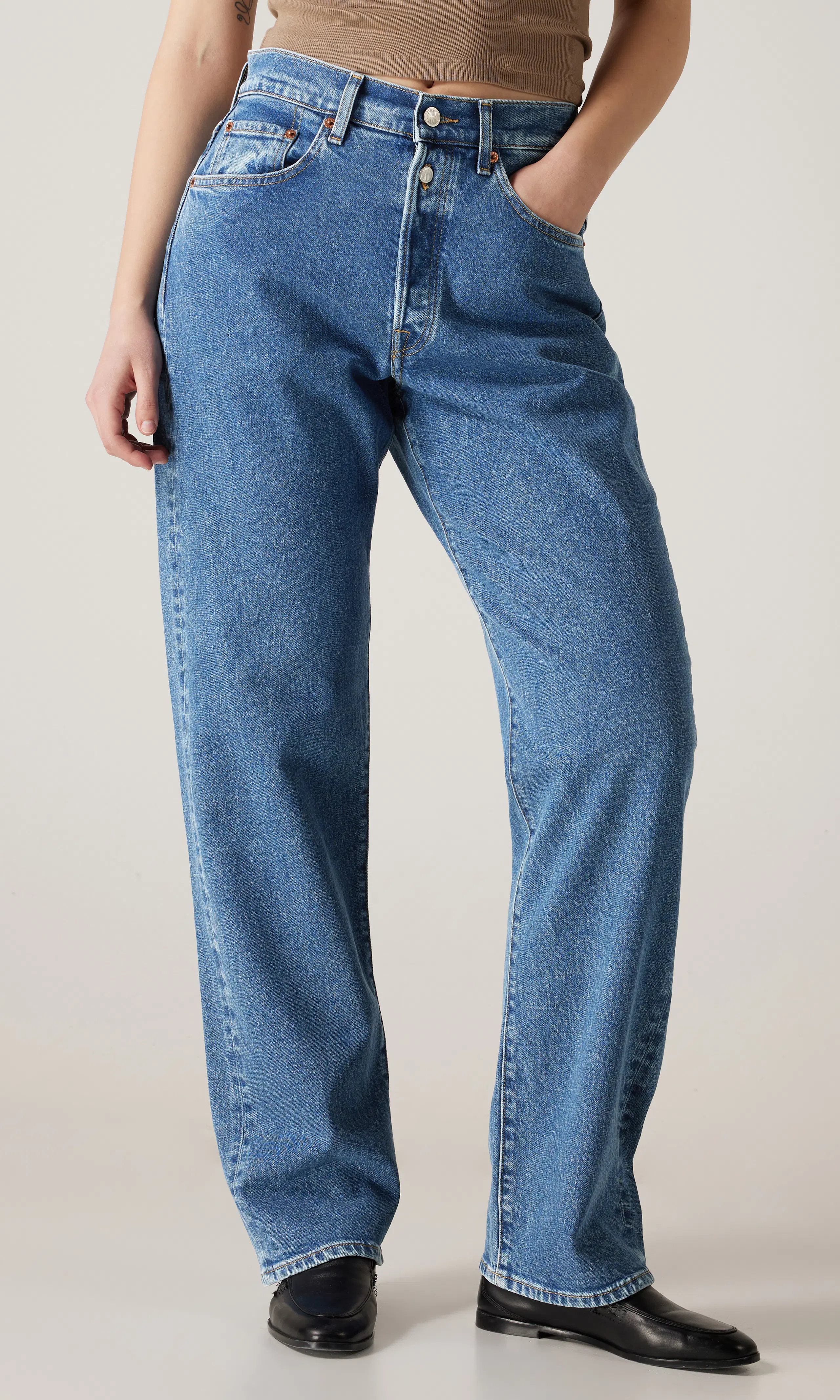 9 Zero 1 Medium Blå Jeans. Front. Model.