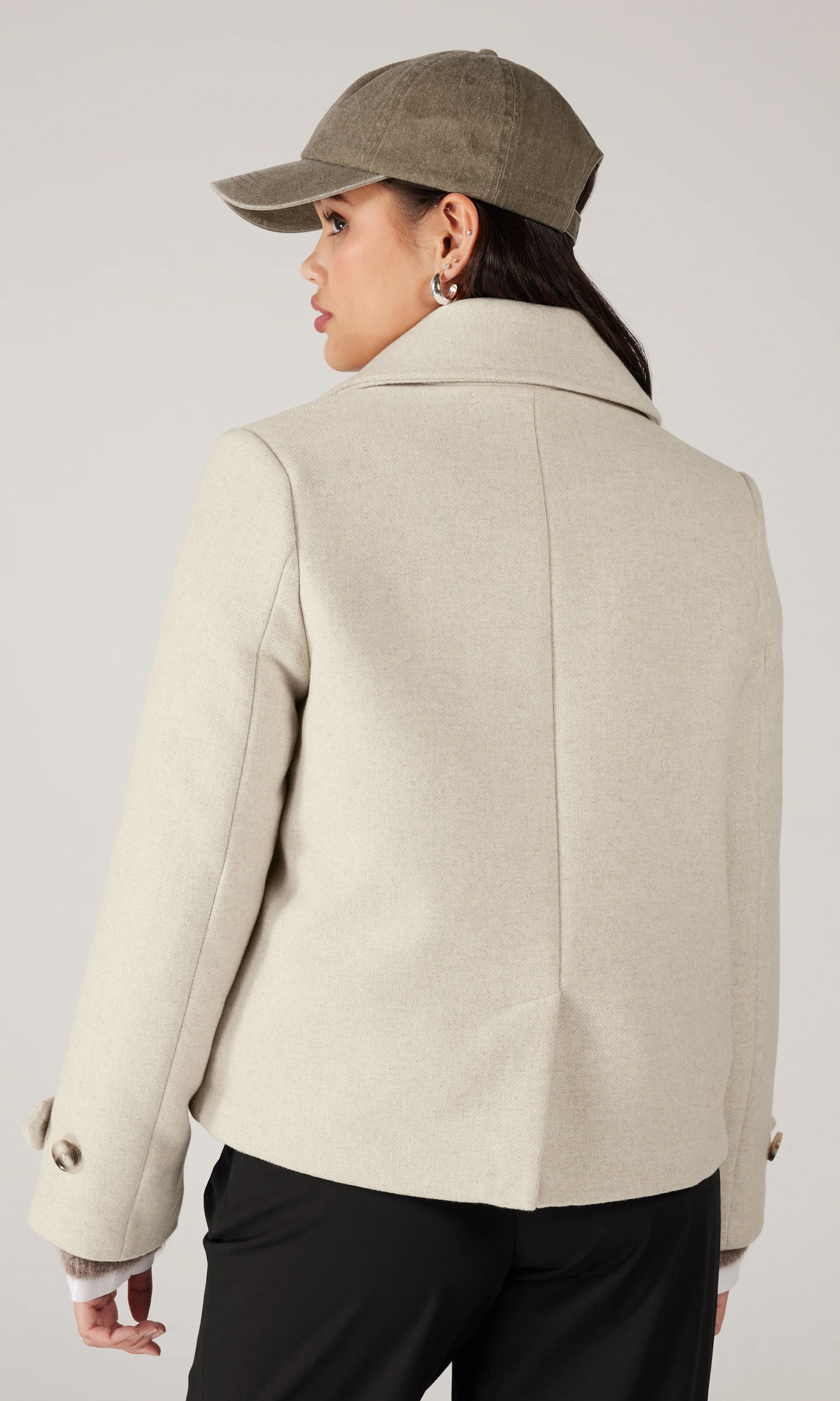 Short Coat Kappa. Back. Model.