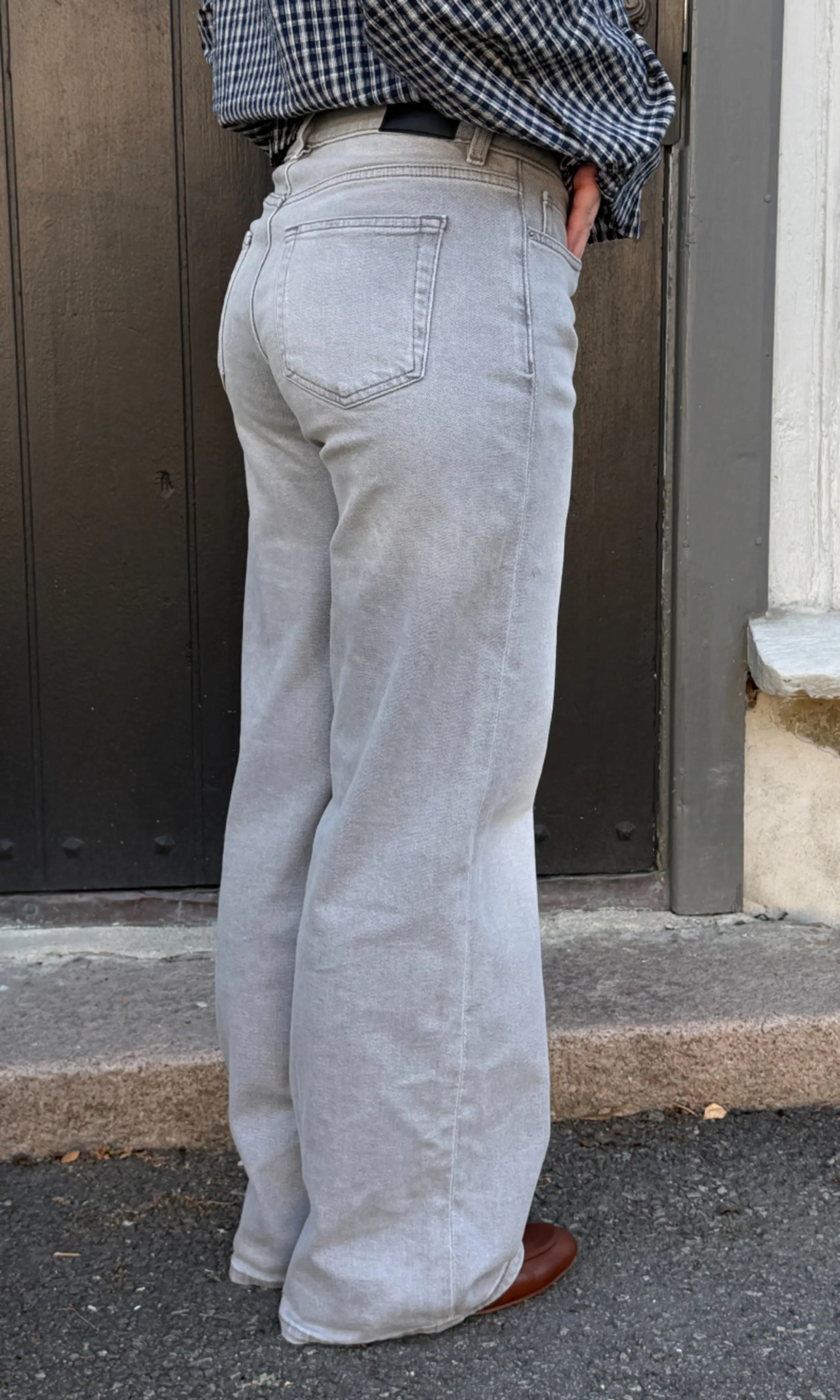 Wide Jeans. Front. Model.
