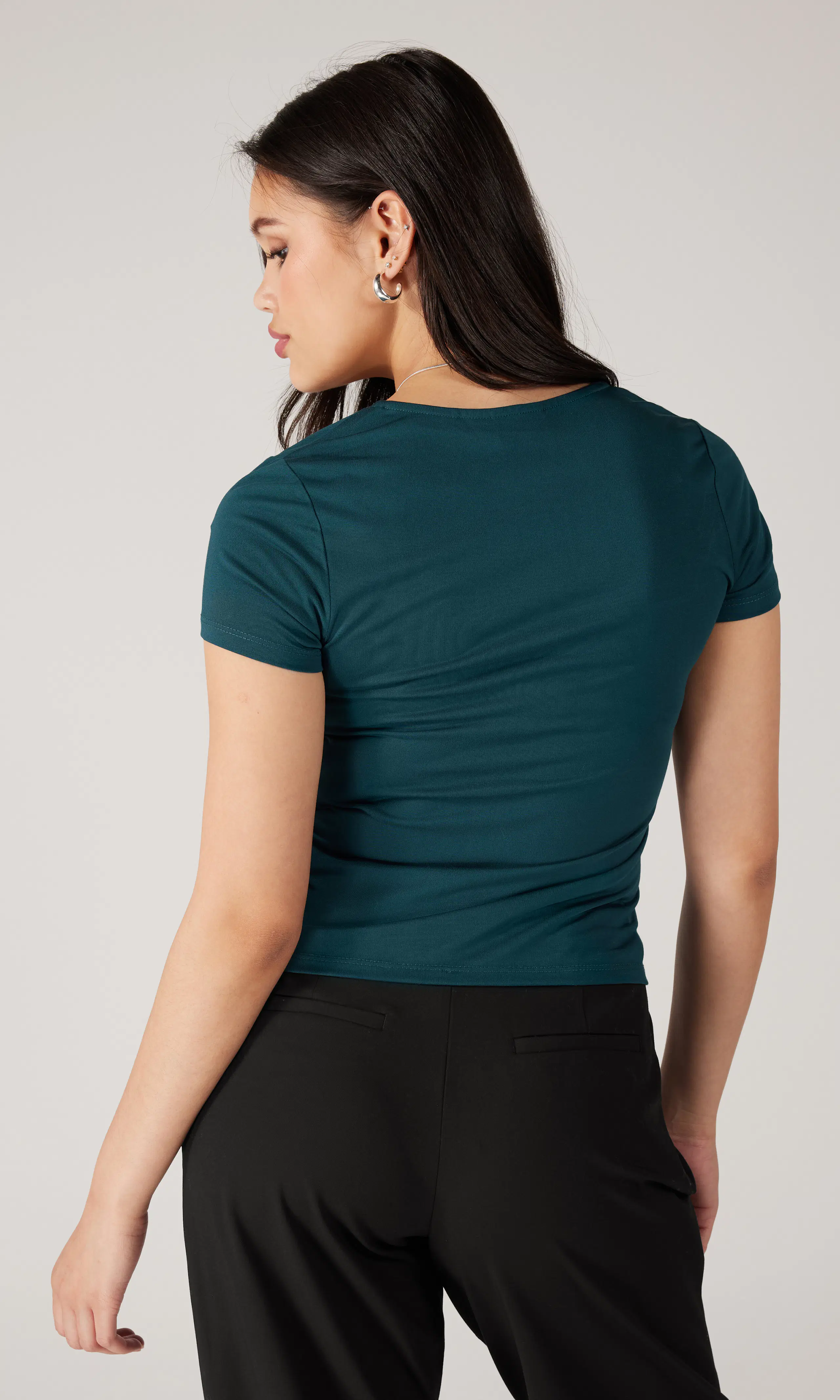 Square T-Skjorte. Back. Model.