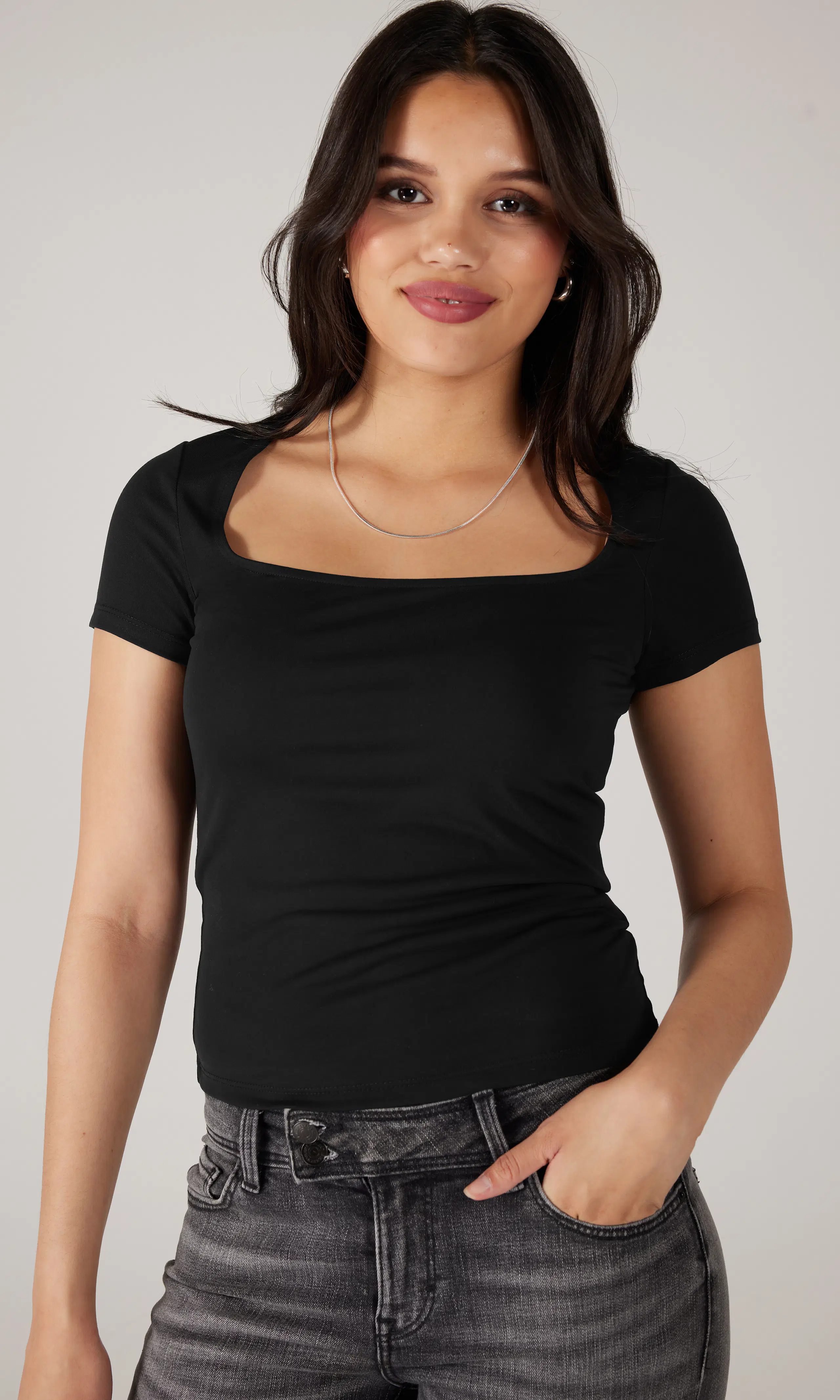 Square T-Paita. Front. Model.