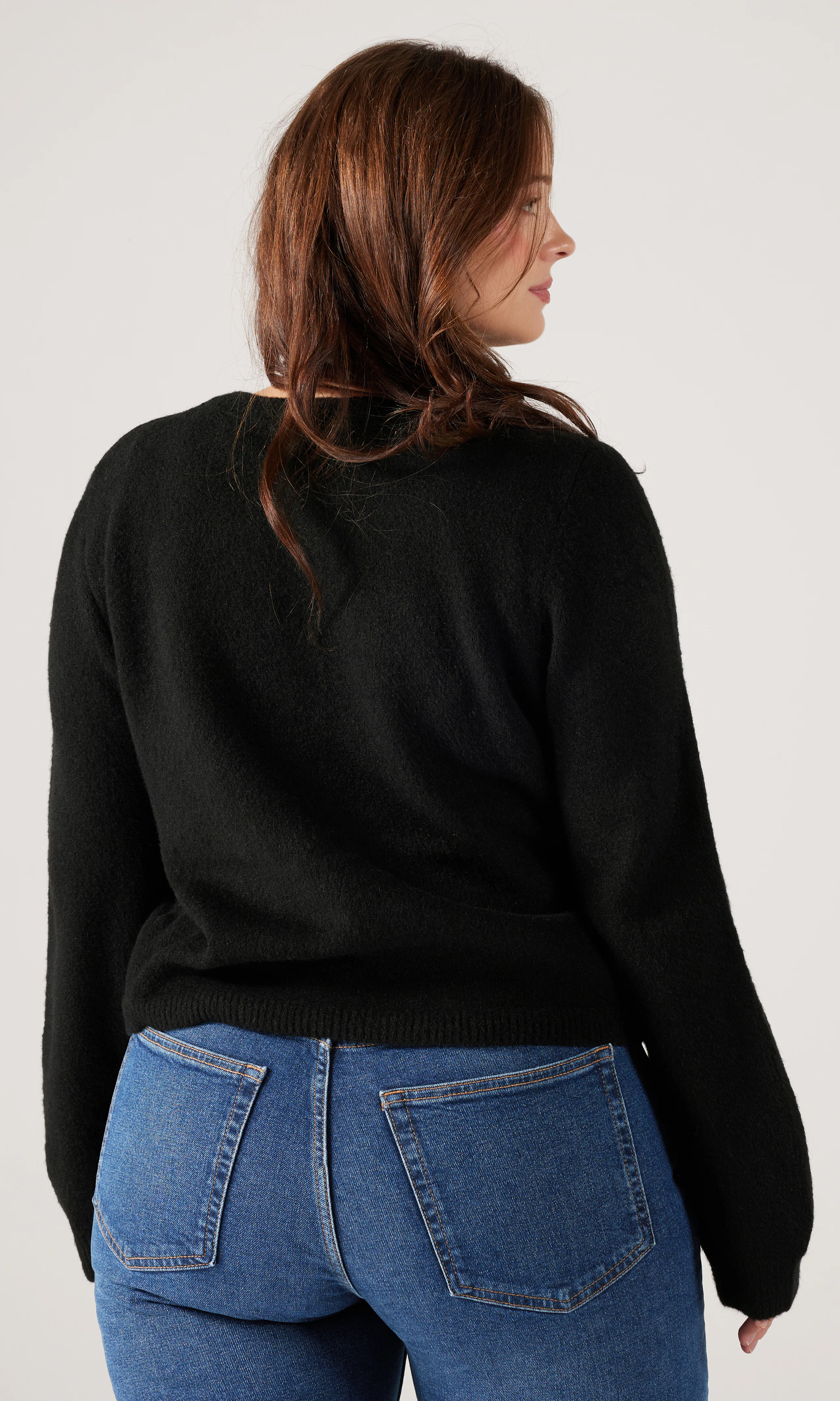 Kary Cardigan. Front 8. Model.