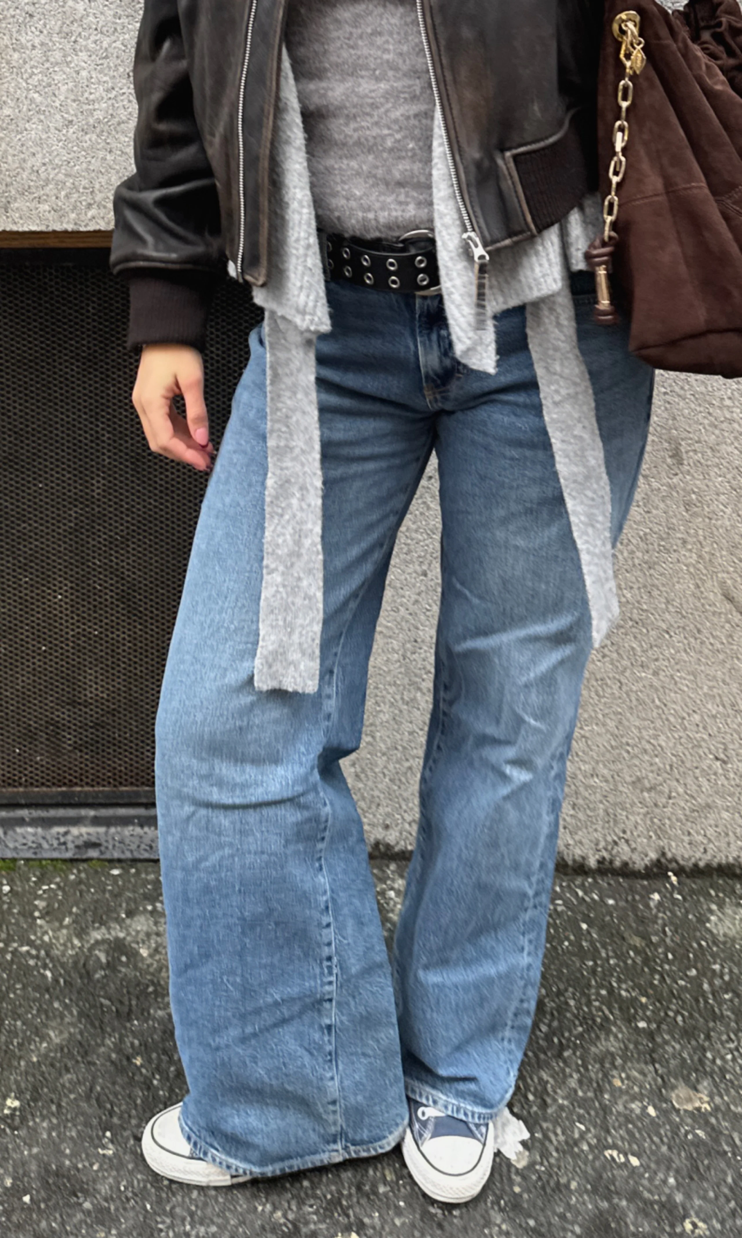 Wide Jeans. Front. Model.