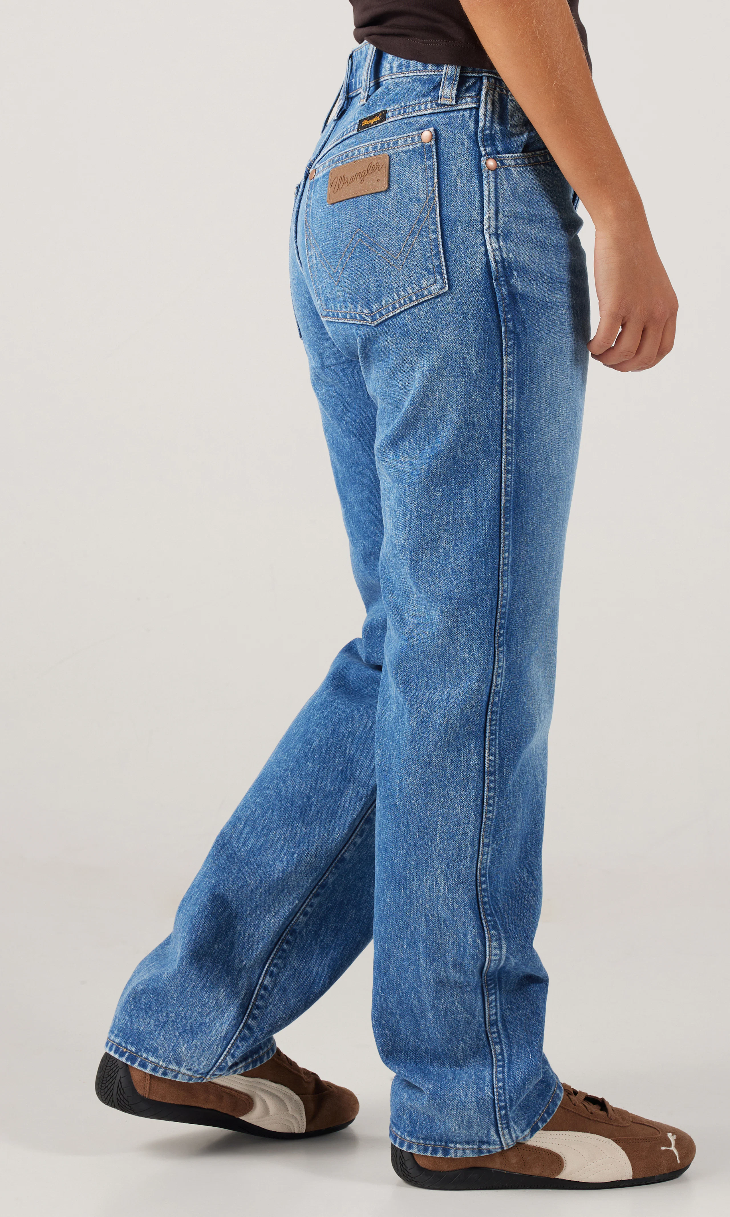 Low Rise Cowboy Jean Medium Blå Jeans. Front 2. Model.