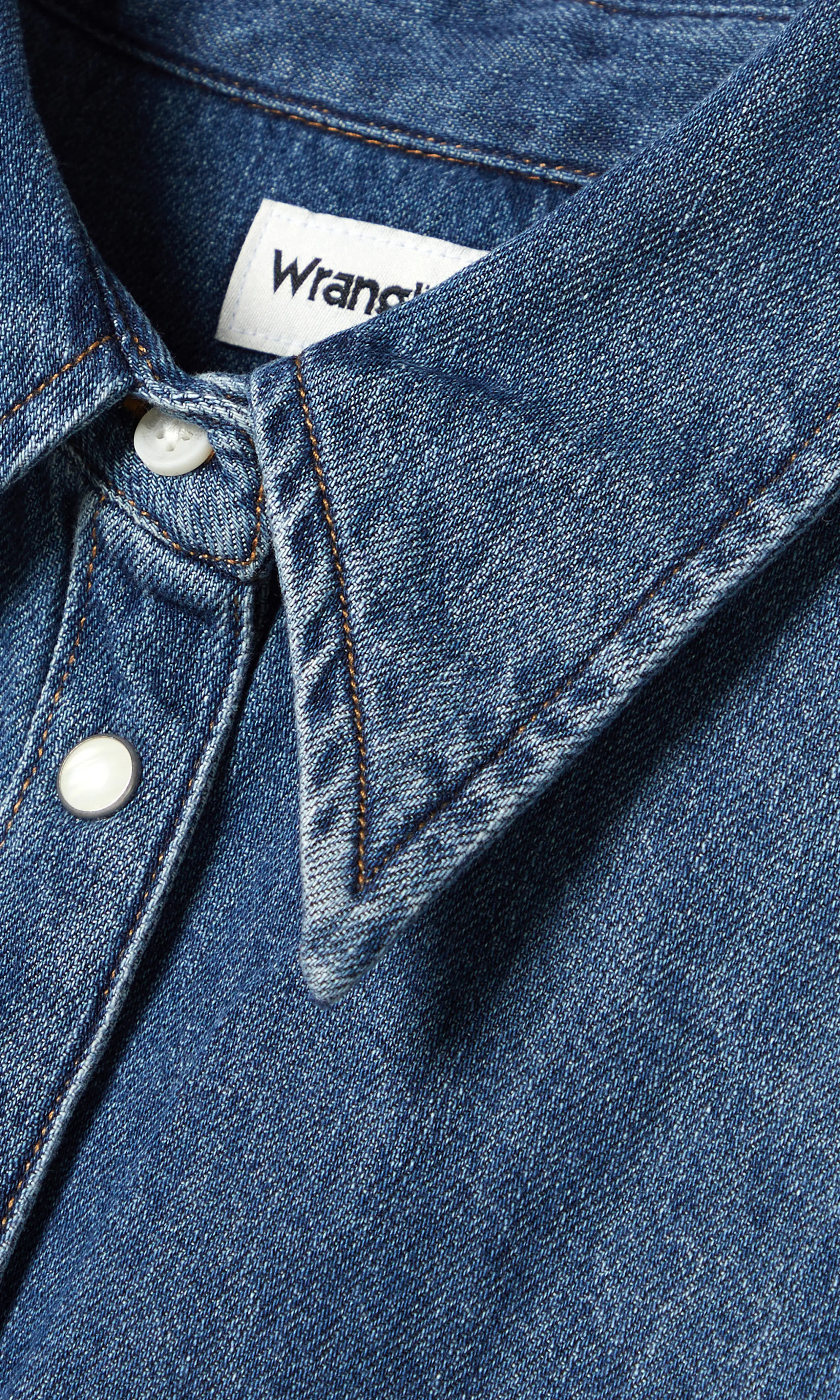 Yoke Mørk Blå Denim Skjorte. Detail 1. Flat.