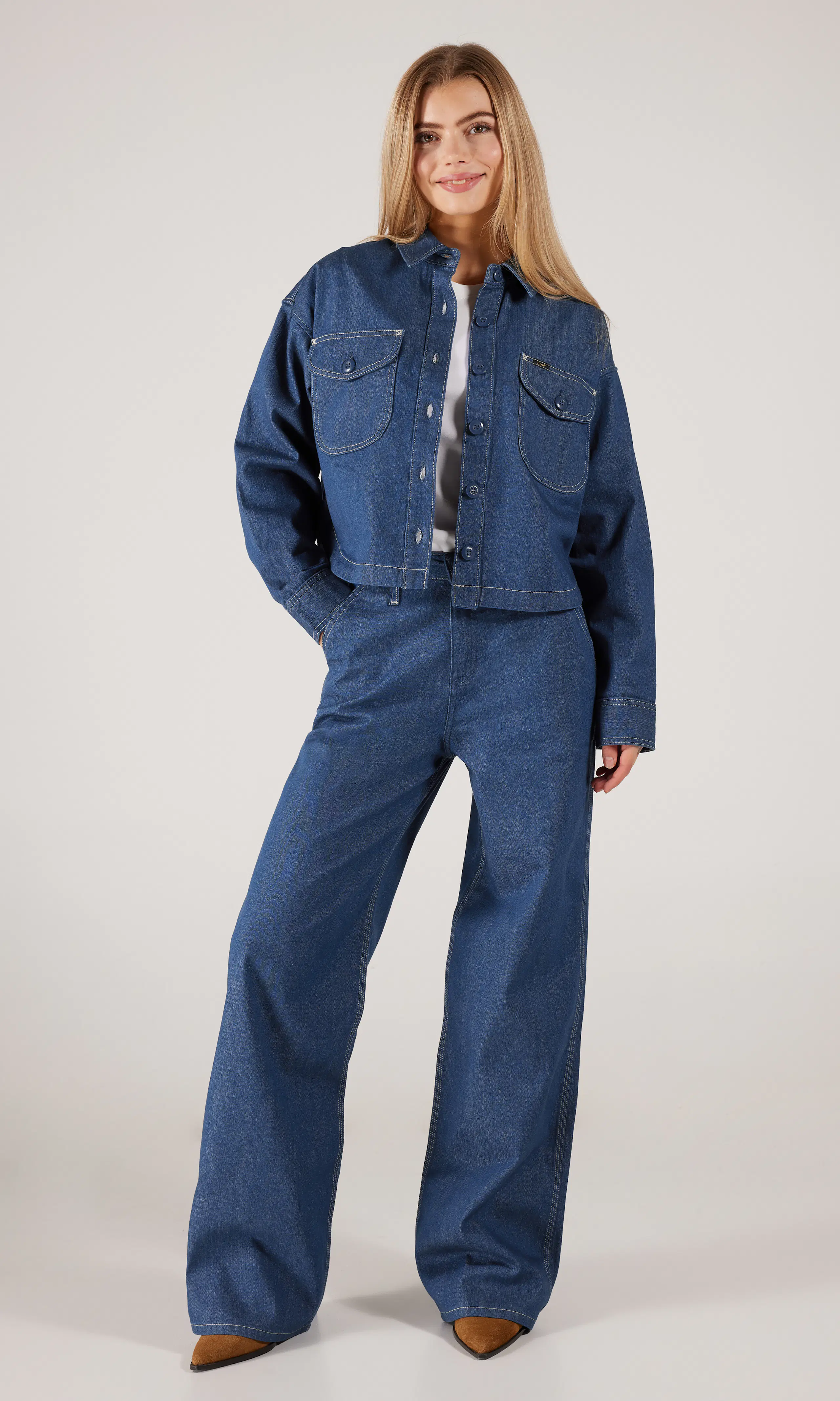 Flap Pocket Stella Mørk Blå Jeans. Front 1. Model.