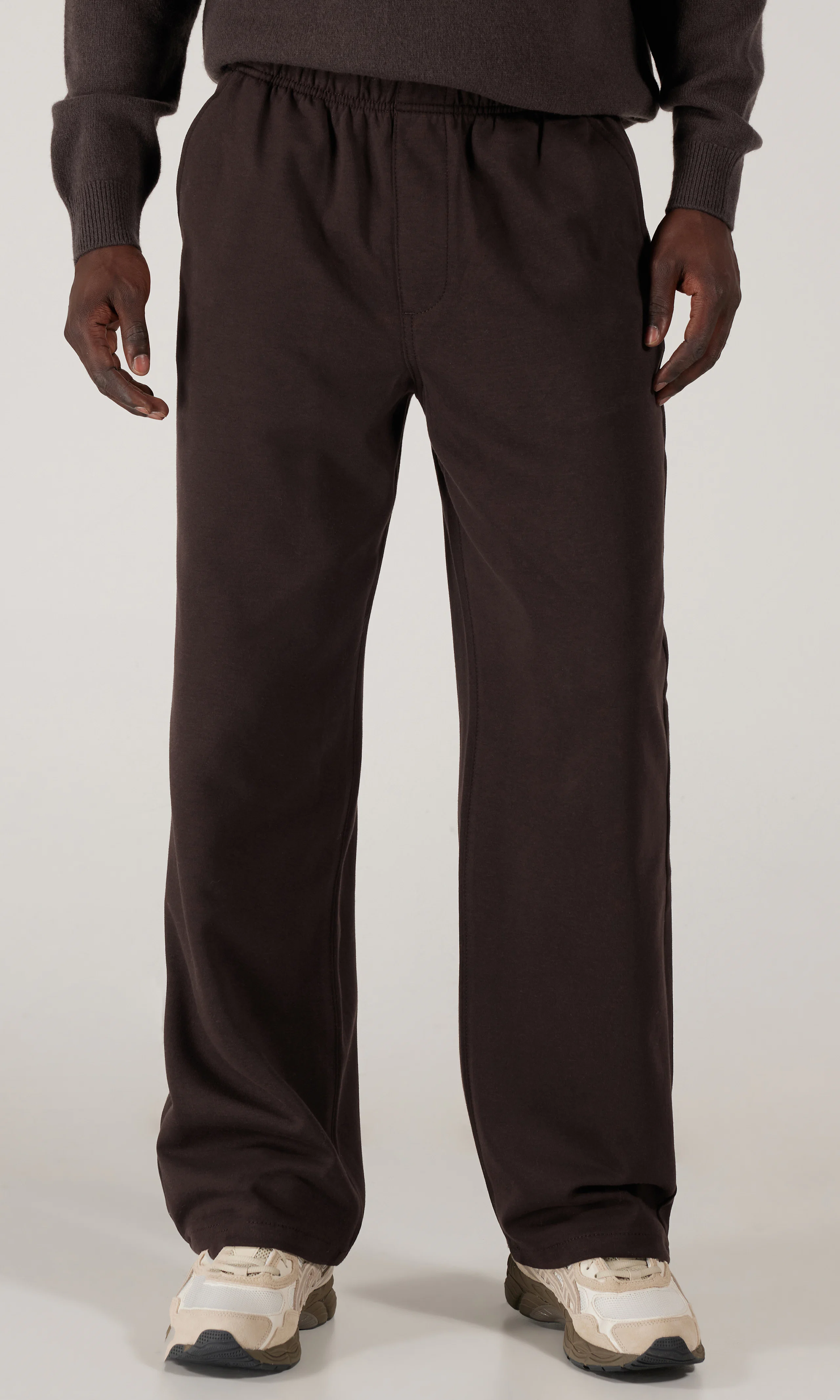 Jogger Byxa. Front. Model.