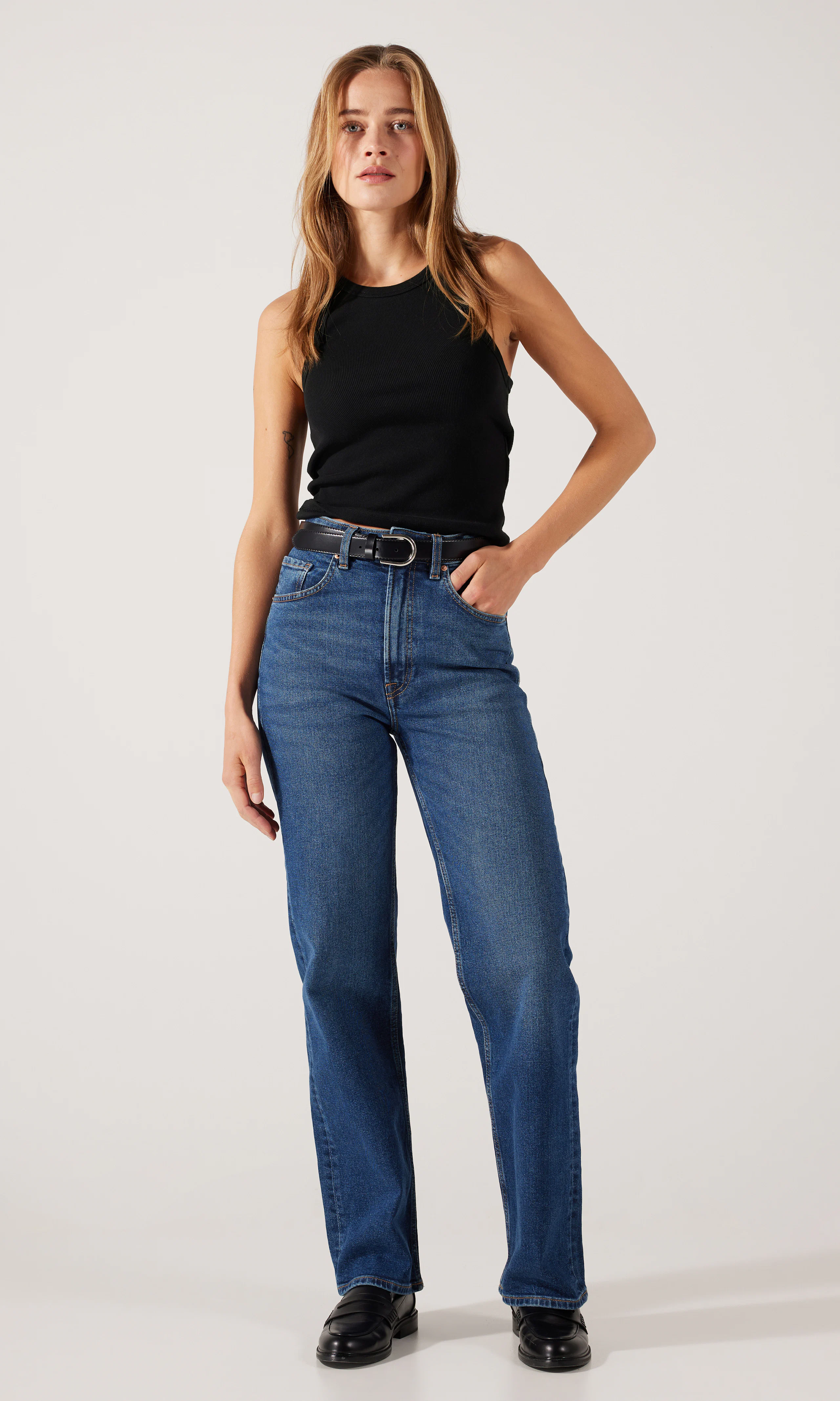 Straight Jeans. Front. Model.