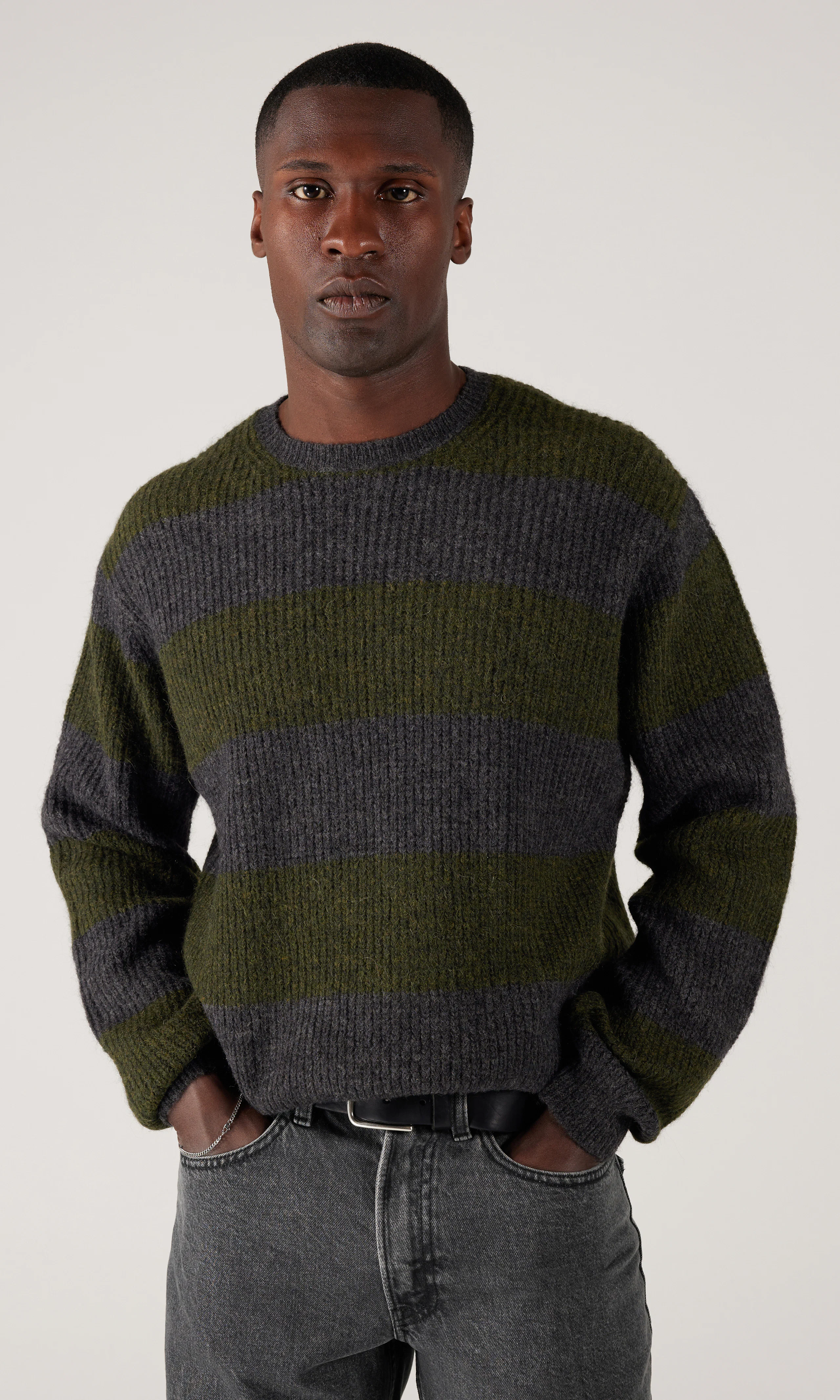 Alpacca Crew Neule. Front. Model.