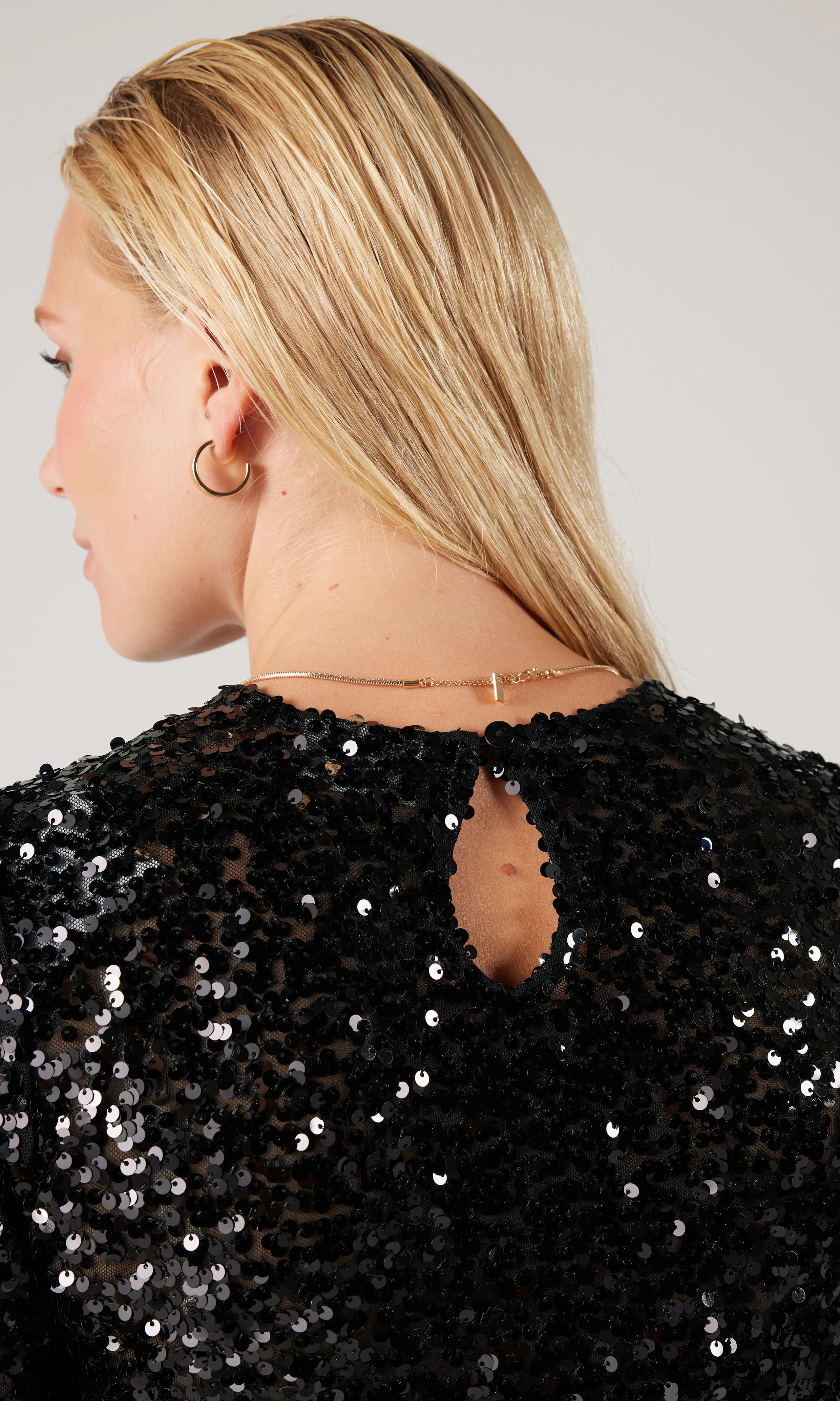Sparkle Long Sleeve. Detail 3. Model.