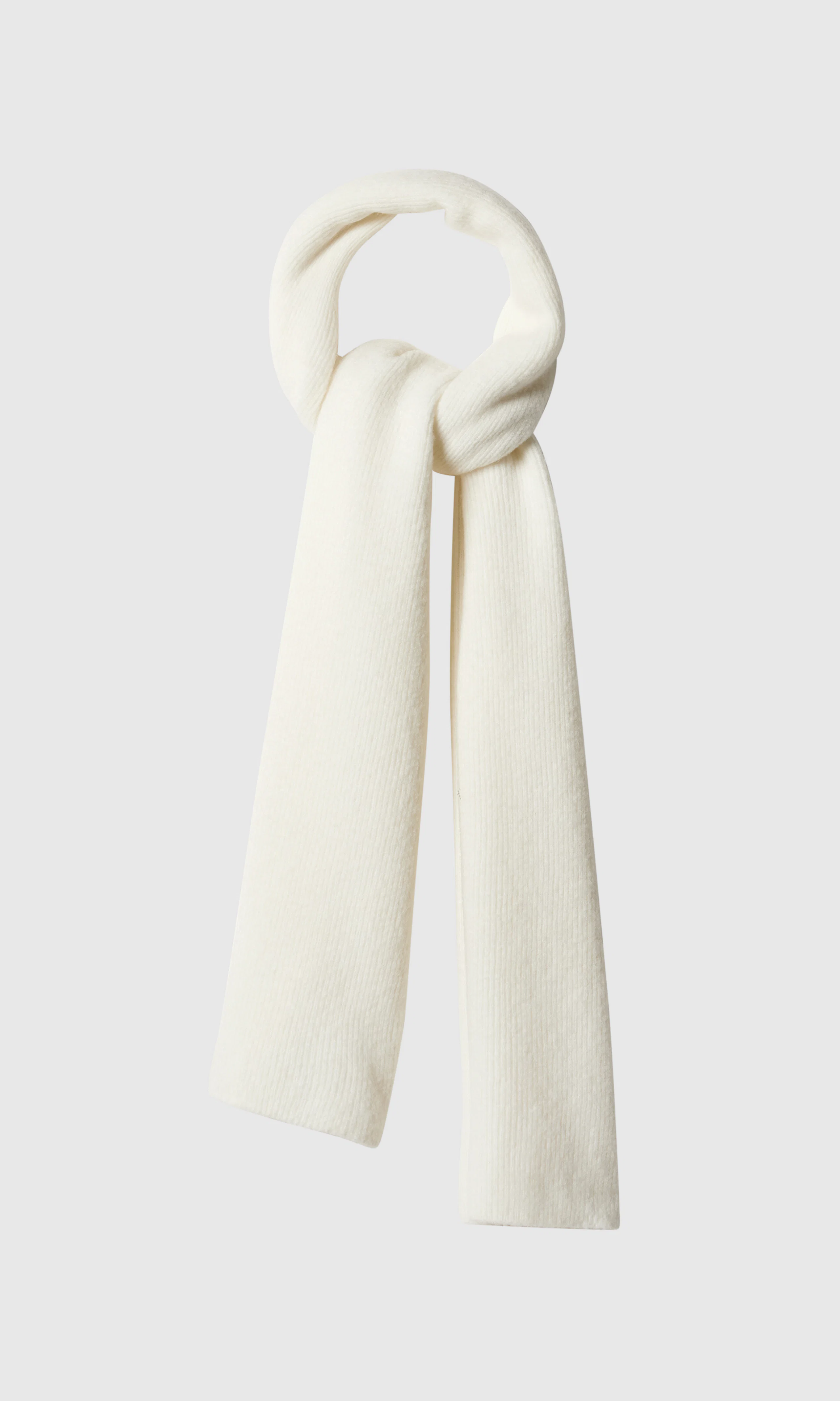 Belle Huivi. Front. Flat.