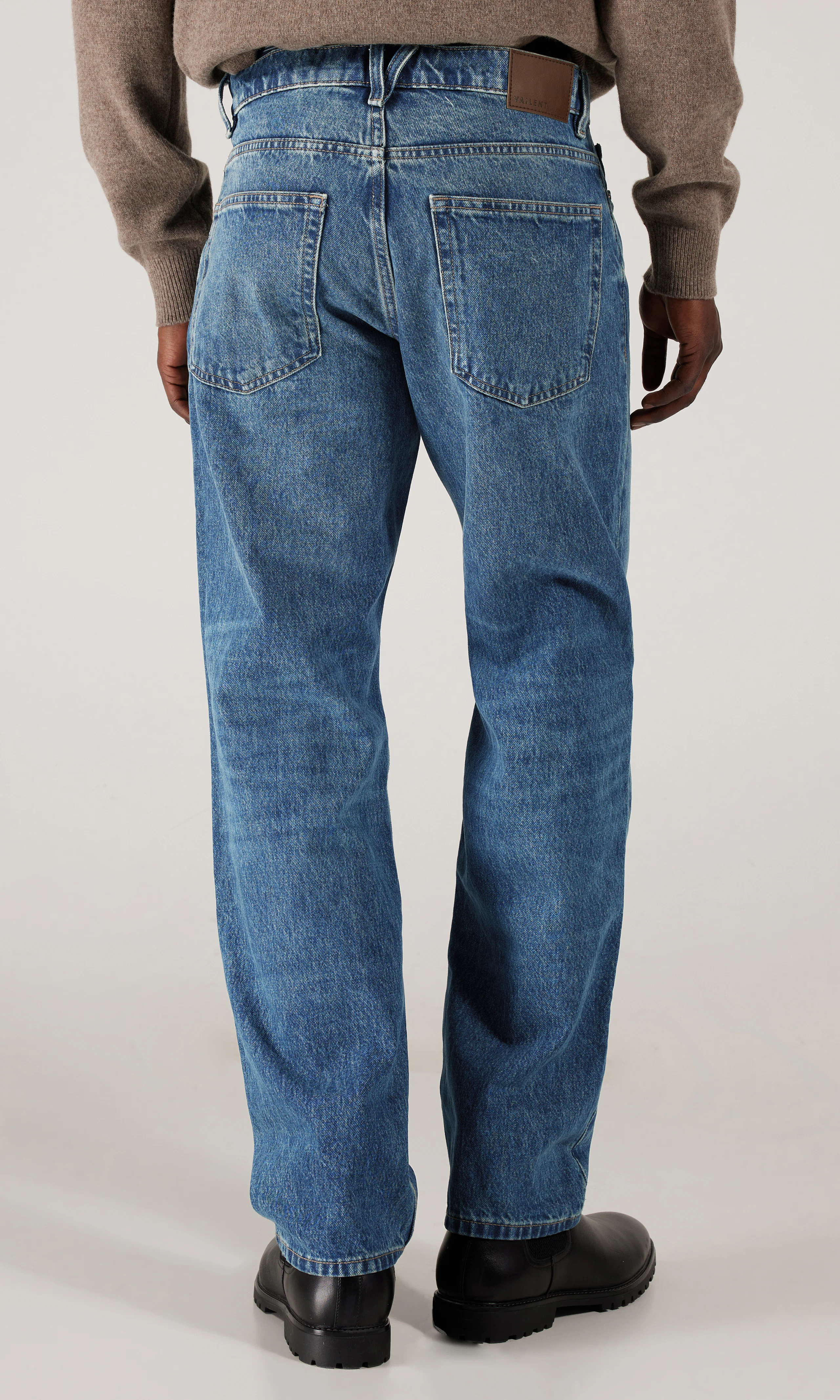 Loose Jeans. Back. Model.