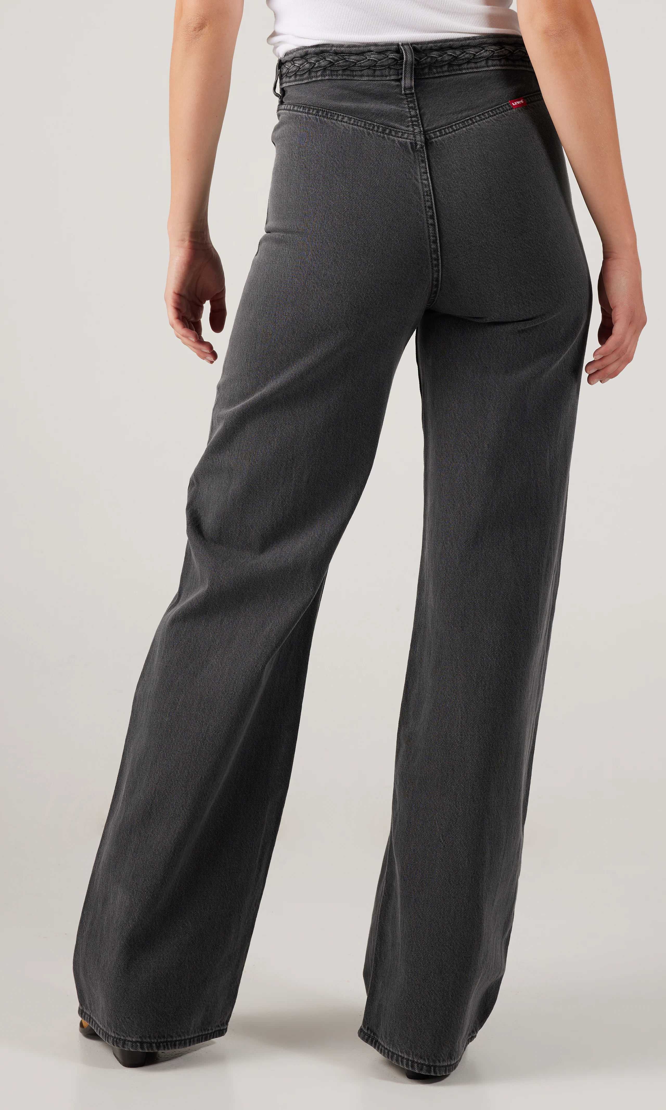 Ribcage Wide Leg Braided Svarta Jeans. Back. Model.