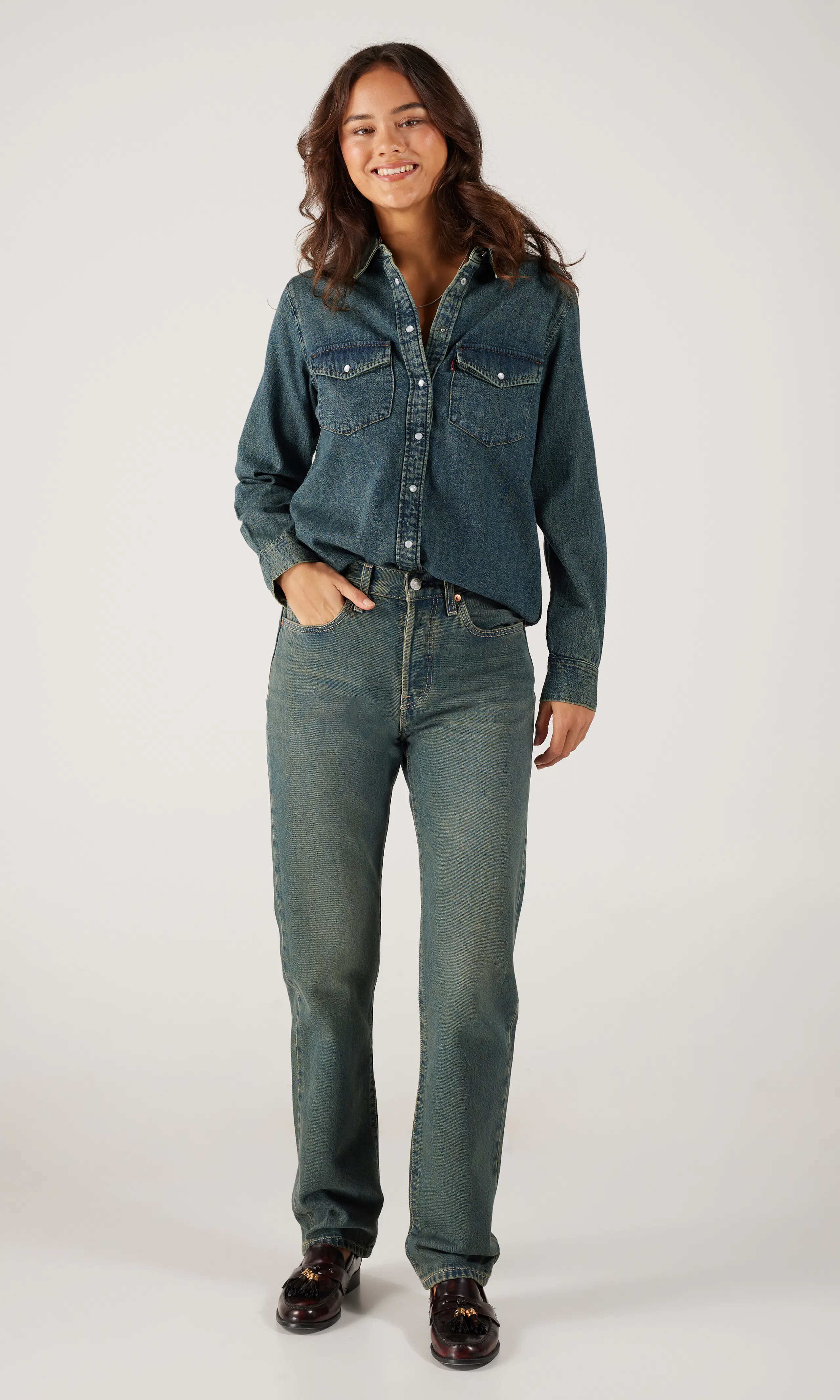 Iconic Western Medium Blå Skjorta. Front 1. Model.