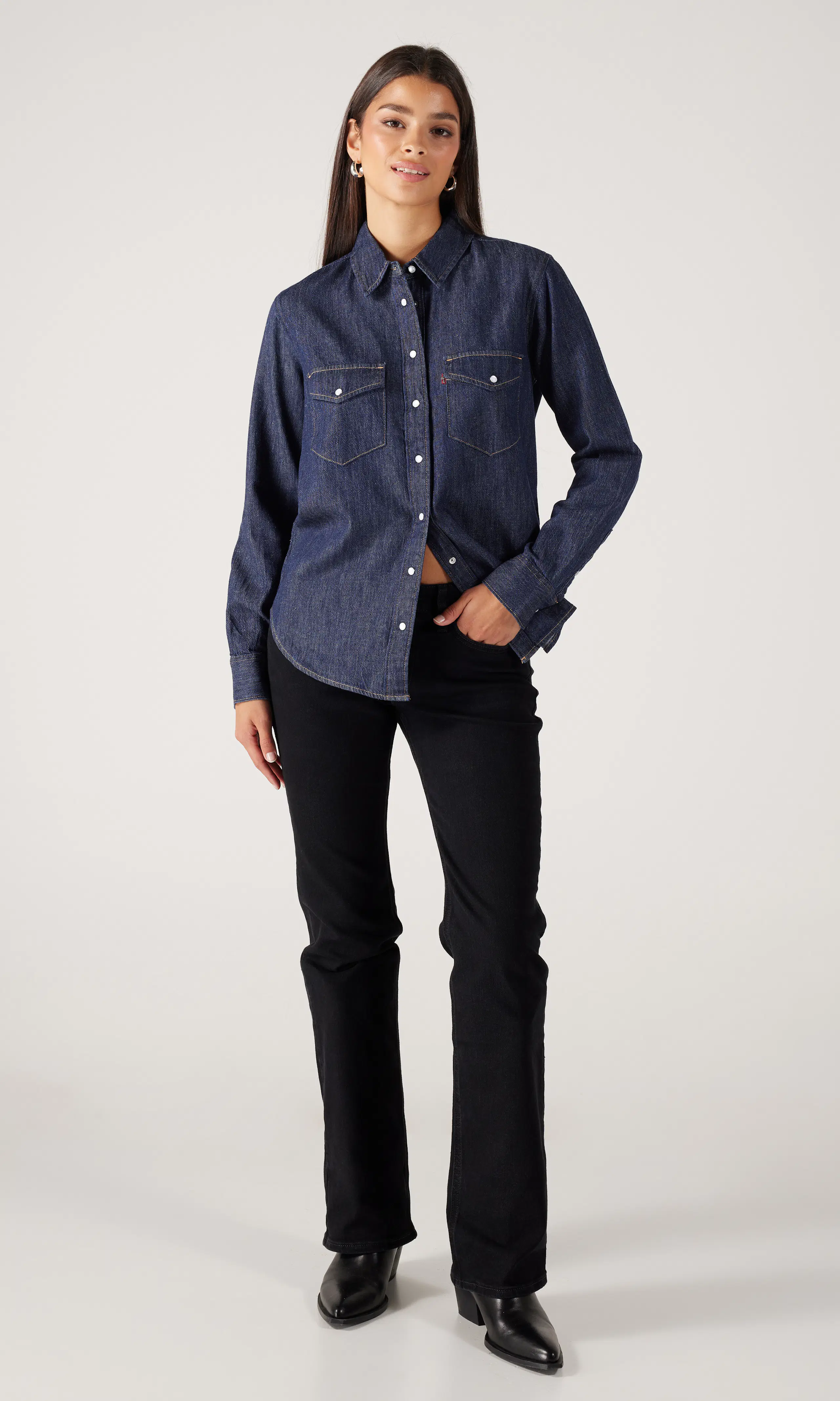 Superlow Boot Svart Jeans. Front 1. Model.