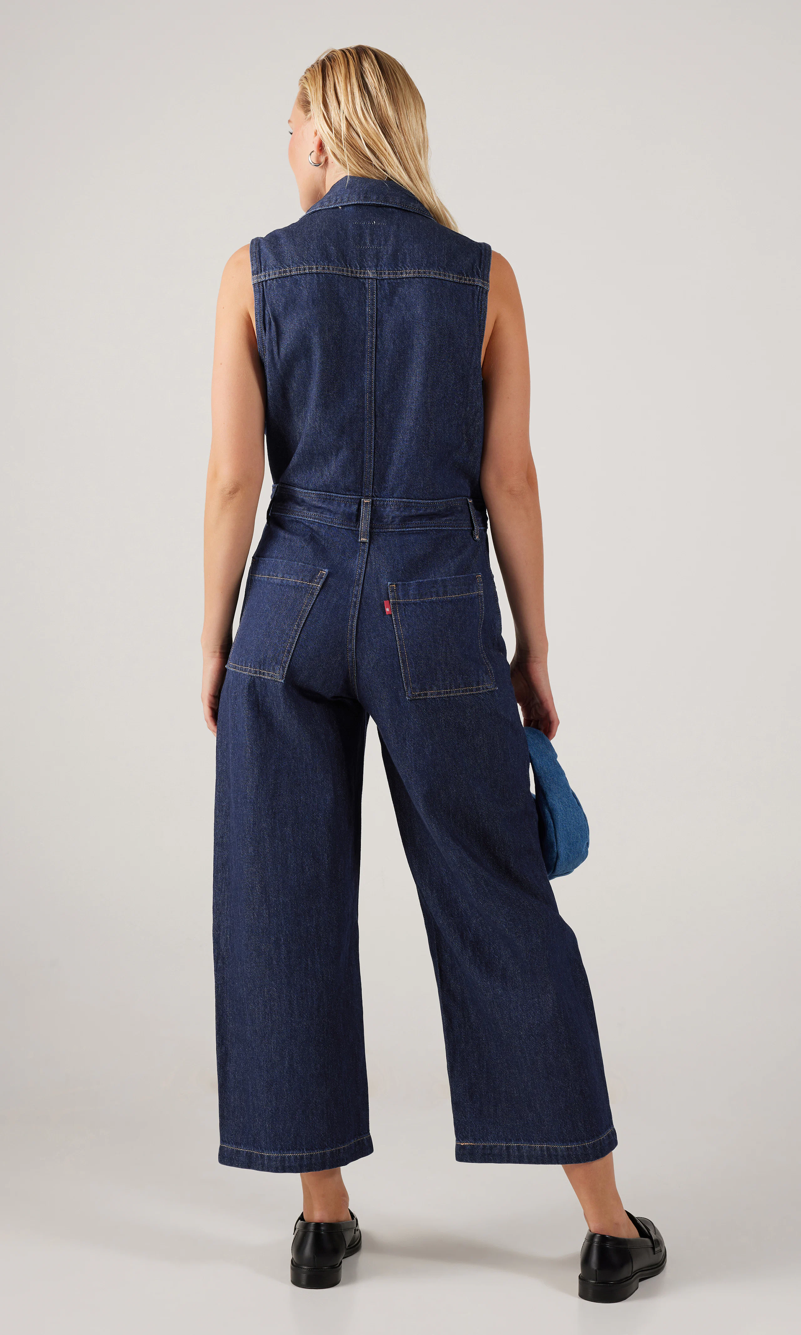 Sleeveless Mørk Blå Jumpsuit. Back. Model.